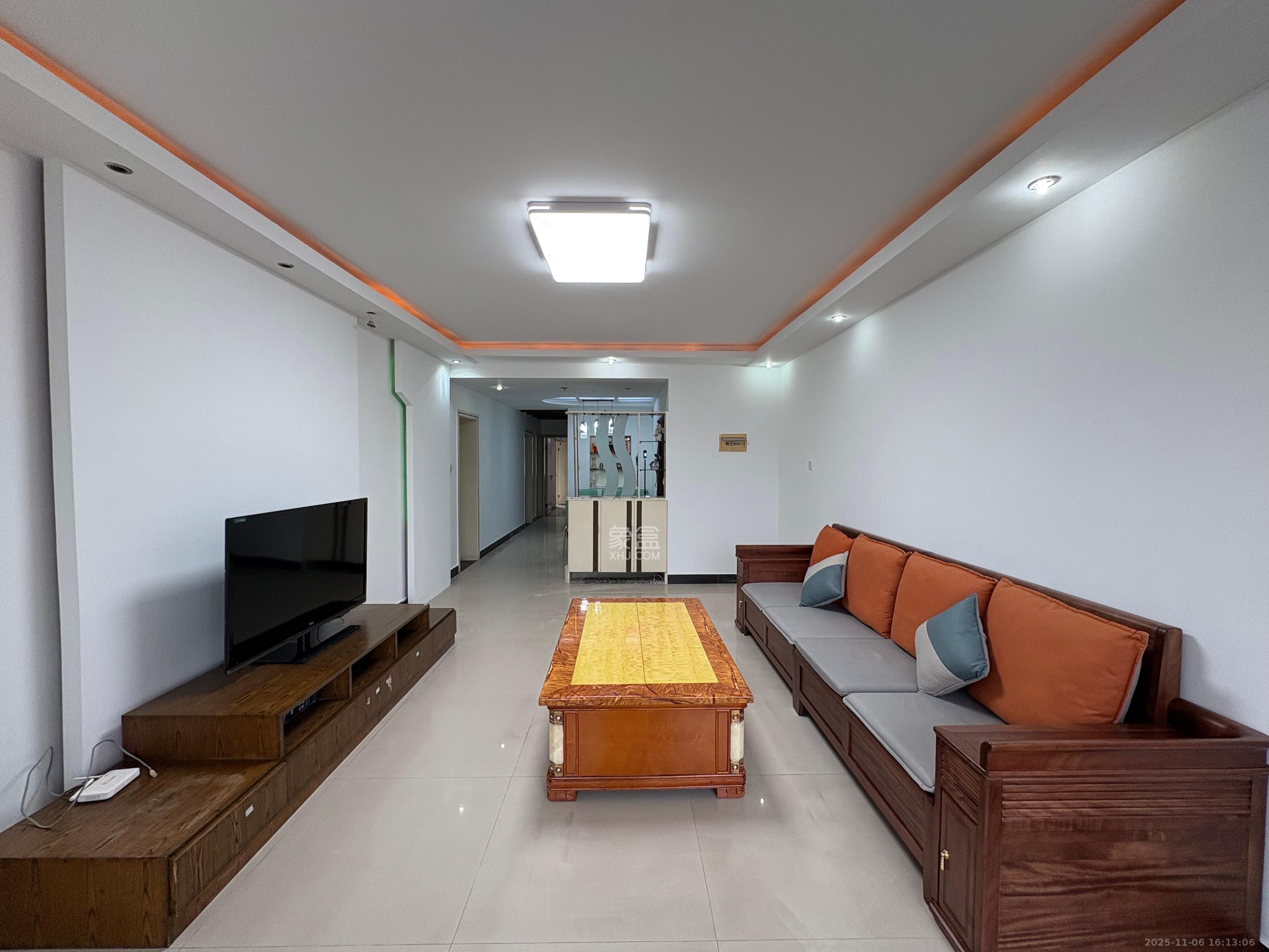 金峰小区南院  3室2厅1卫    2300.0元/月