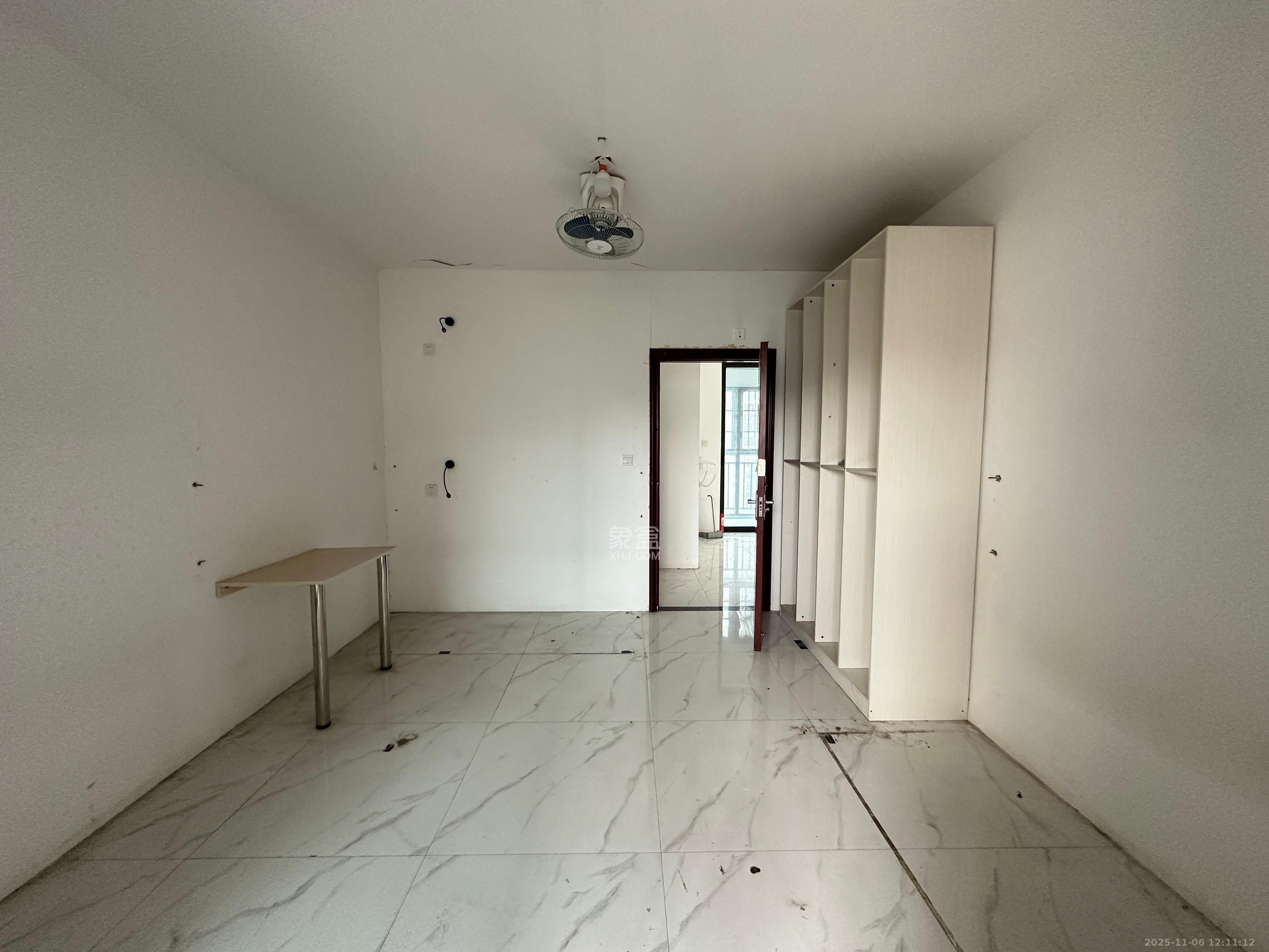 国泰九龙湾  3室2厅1卫    2200.0元/月