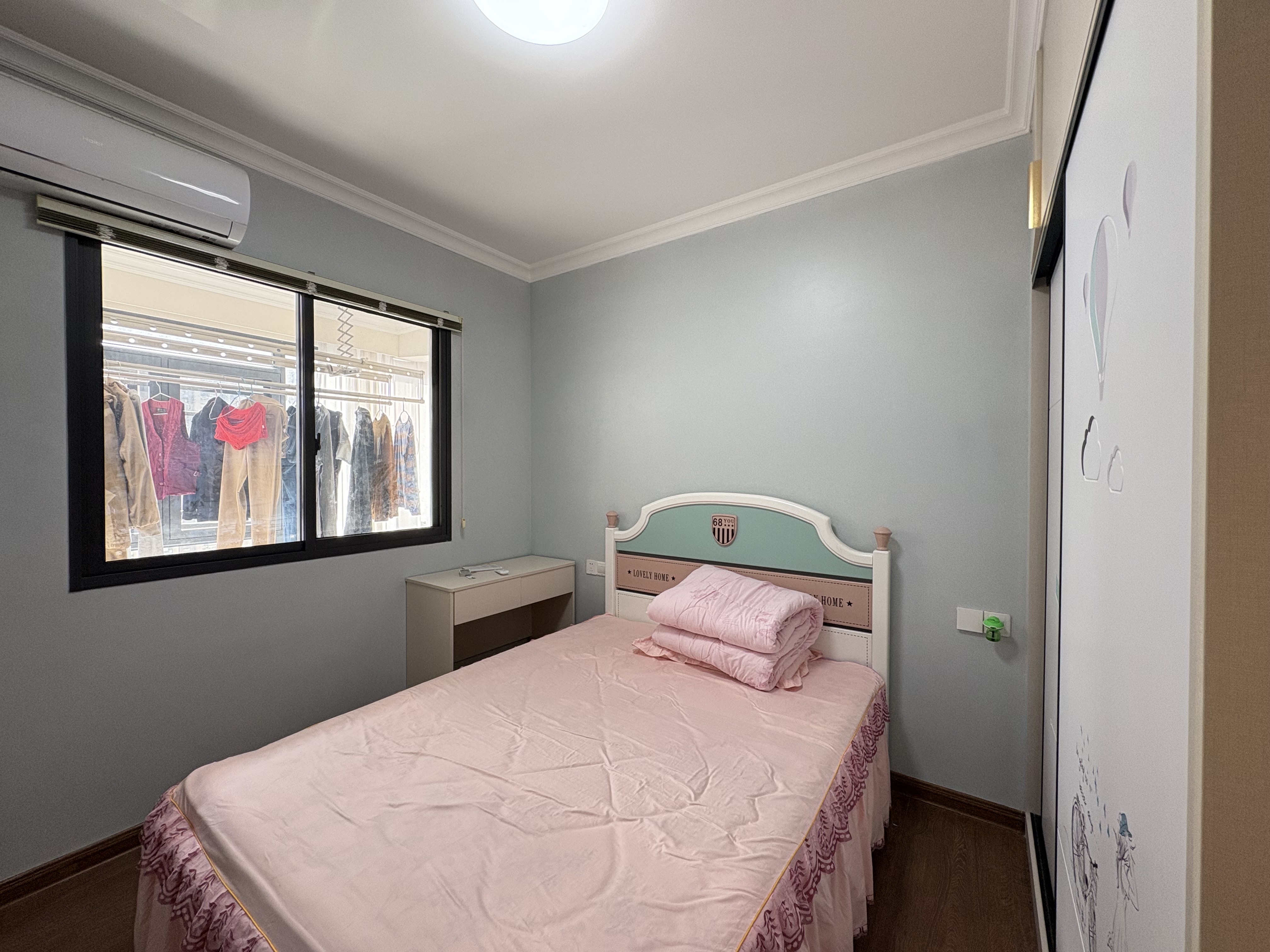 华耀碧桂园十里江湾誉峯 3室2厅2卫 75.0万 华耀碧桂园十里江湾誉峯 3室2厅2卫 75.0万客厅