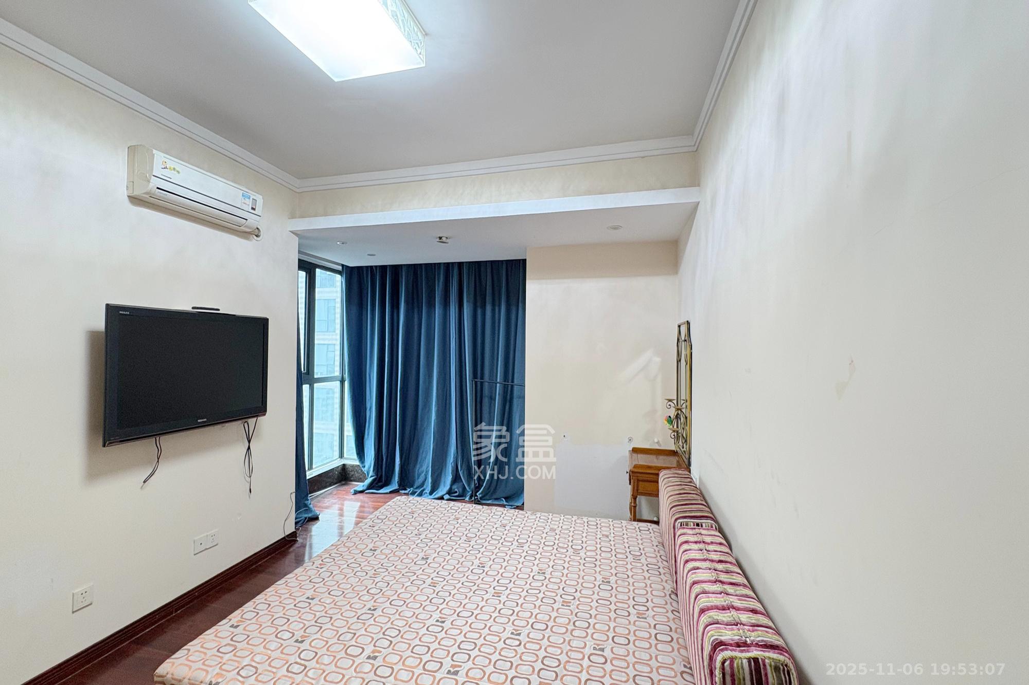 中天广场  3室2厅1卫    116.0万卧室