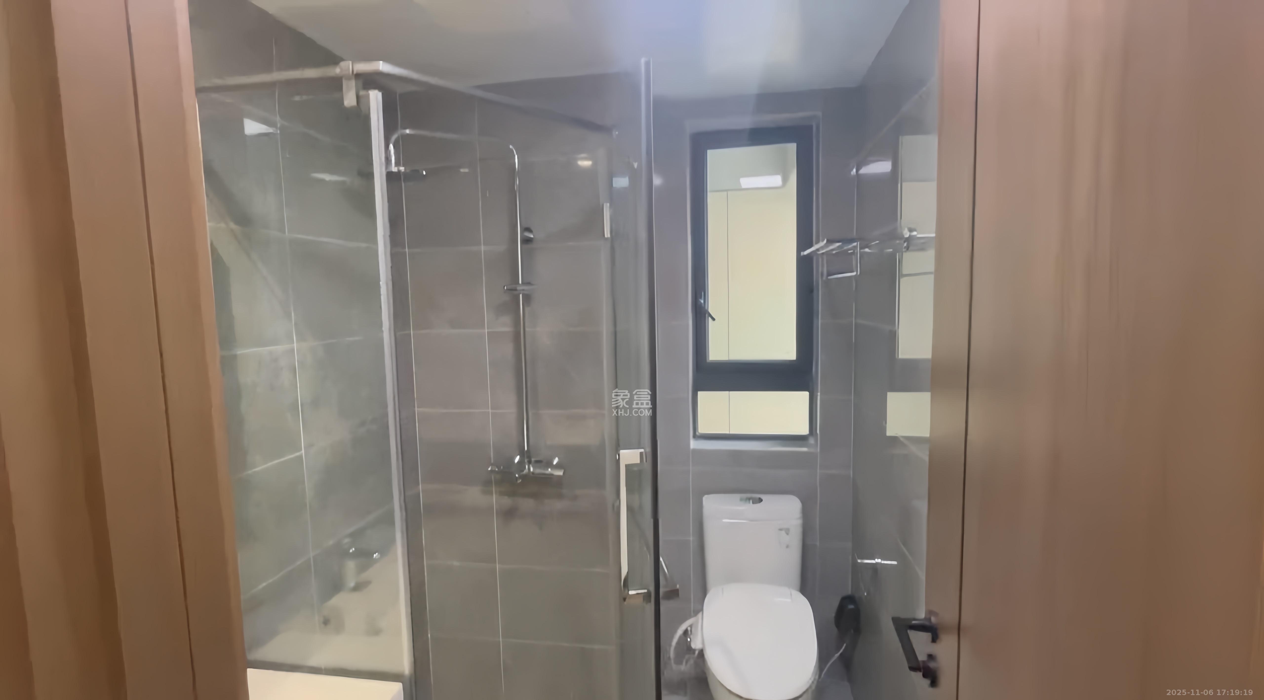 卓越中寰 3室2厅2卫 4200.0元/月 卓越中寰 3室2厅2卫 4200.0元/月室内图