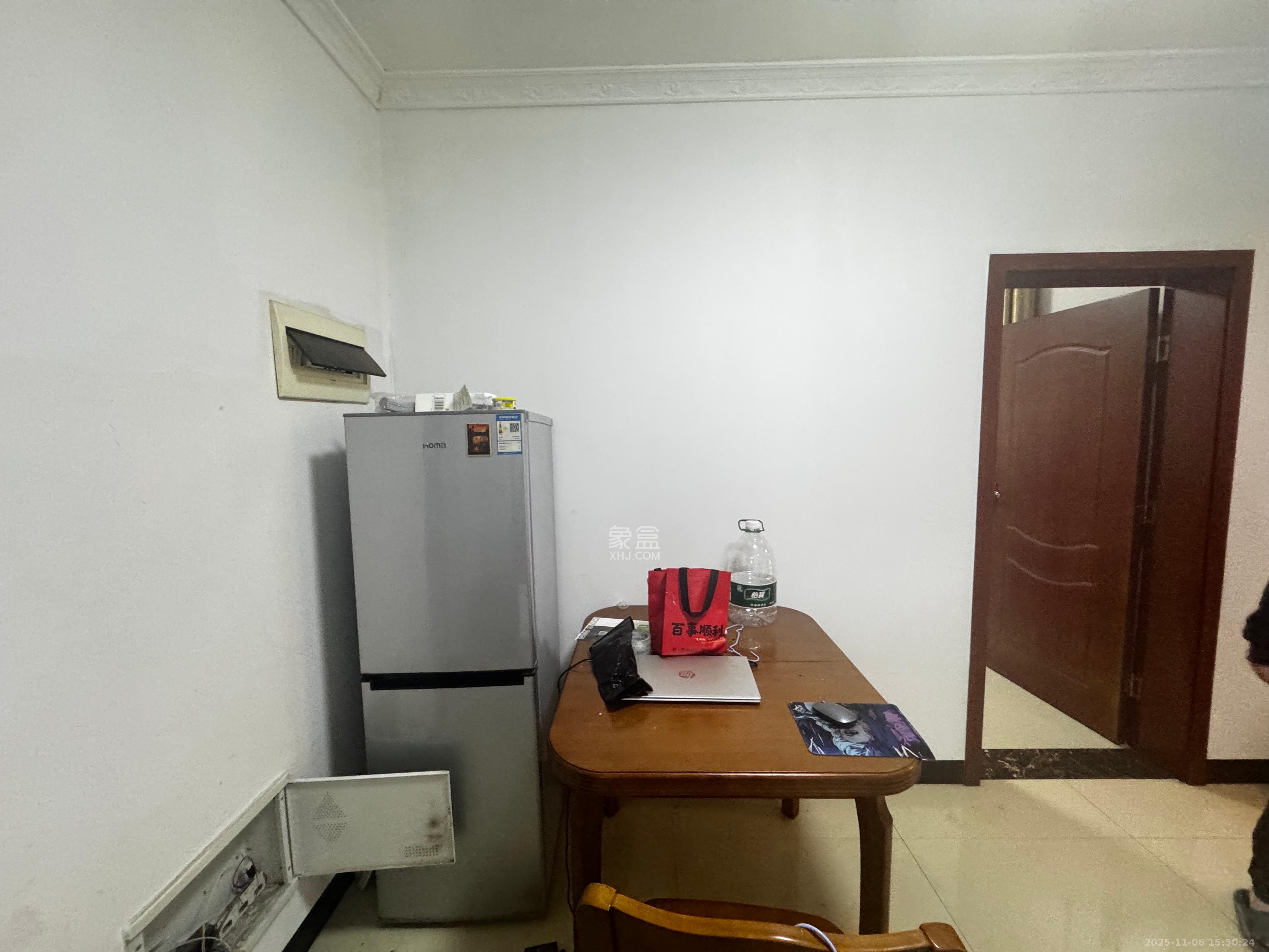 半山壹号 2室2厅1卫 2200.0元/月 半山壹号 2室2厅1卫 2200.0元/月室内图