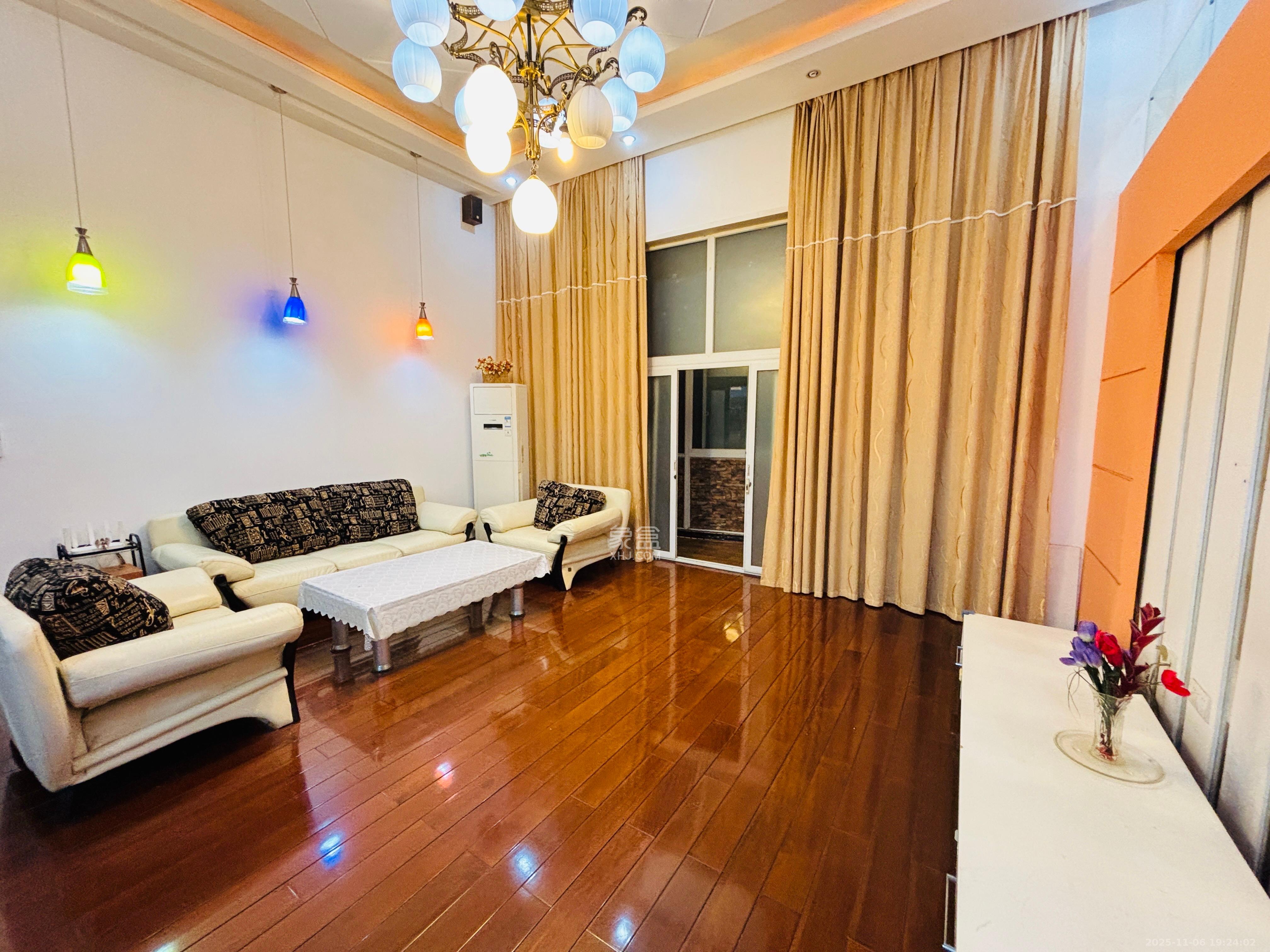 阳光嘉园  3室2厅2卫    3500.0元/月