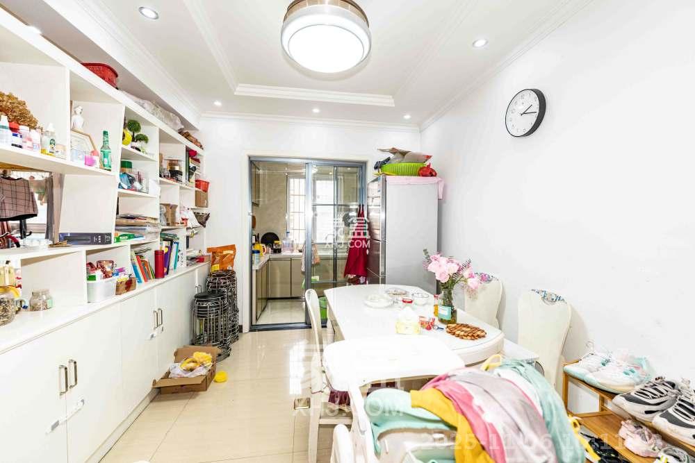 昆仑和府  3室2厅2卫    1800.0元/月室内图