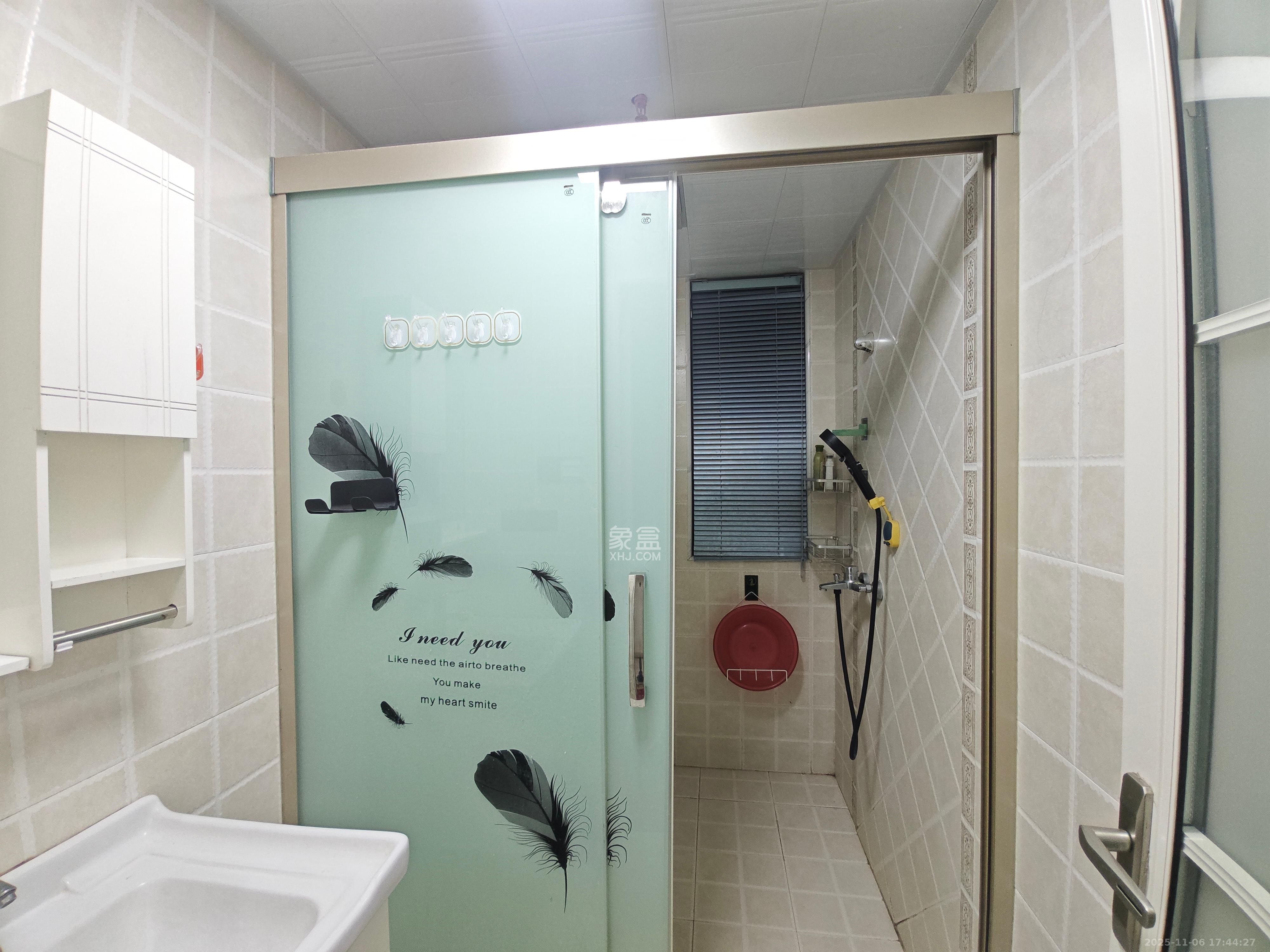 卓越浅水湾  3室2厅2卫    3200.0元/月室内图