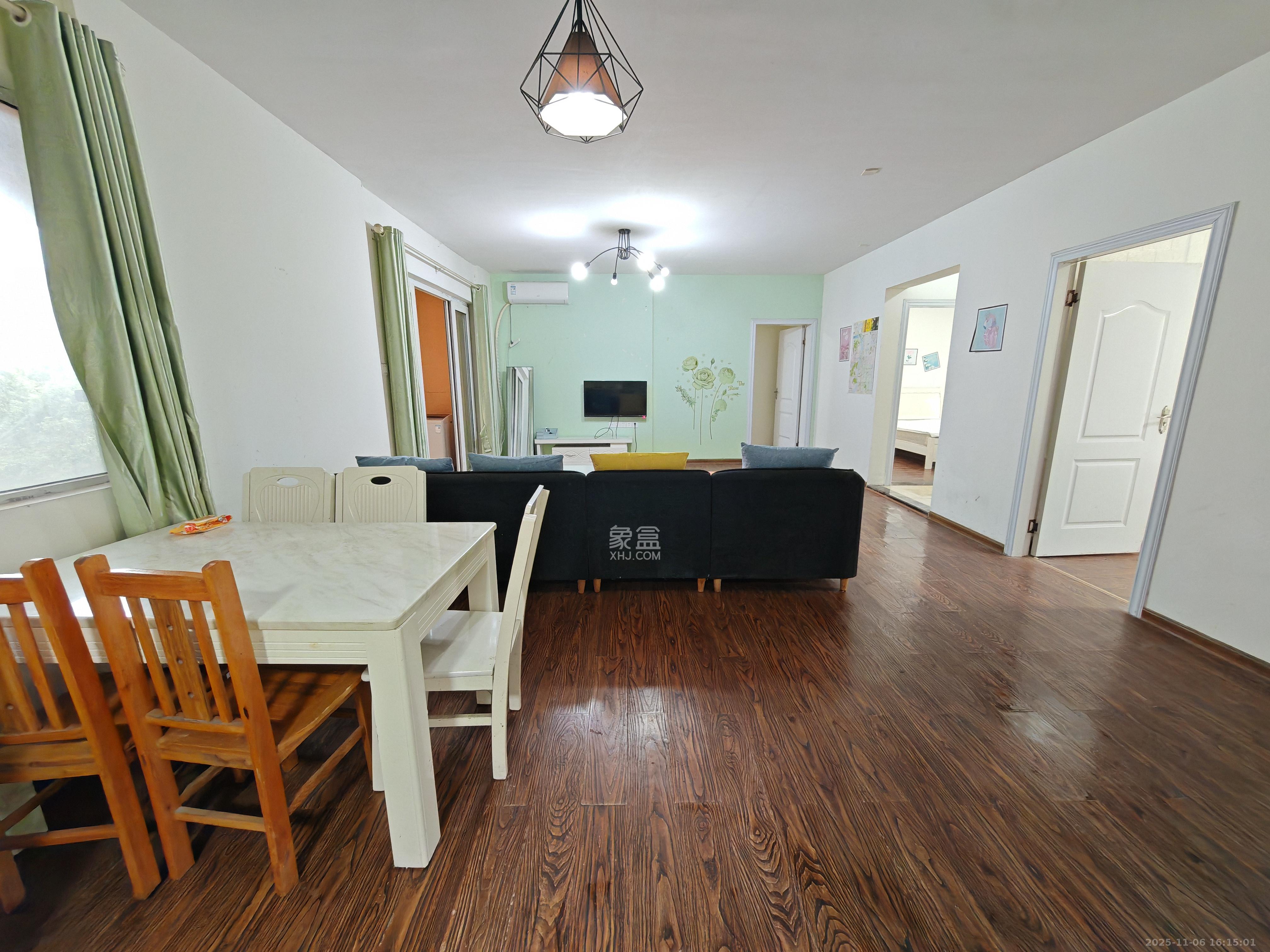 米兰春天  4室2厅2卫    2200.0元/月