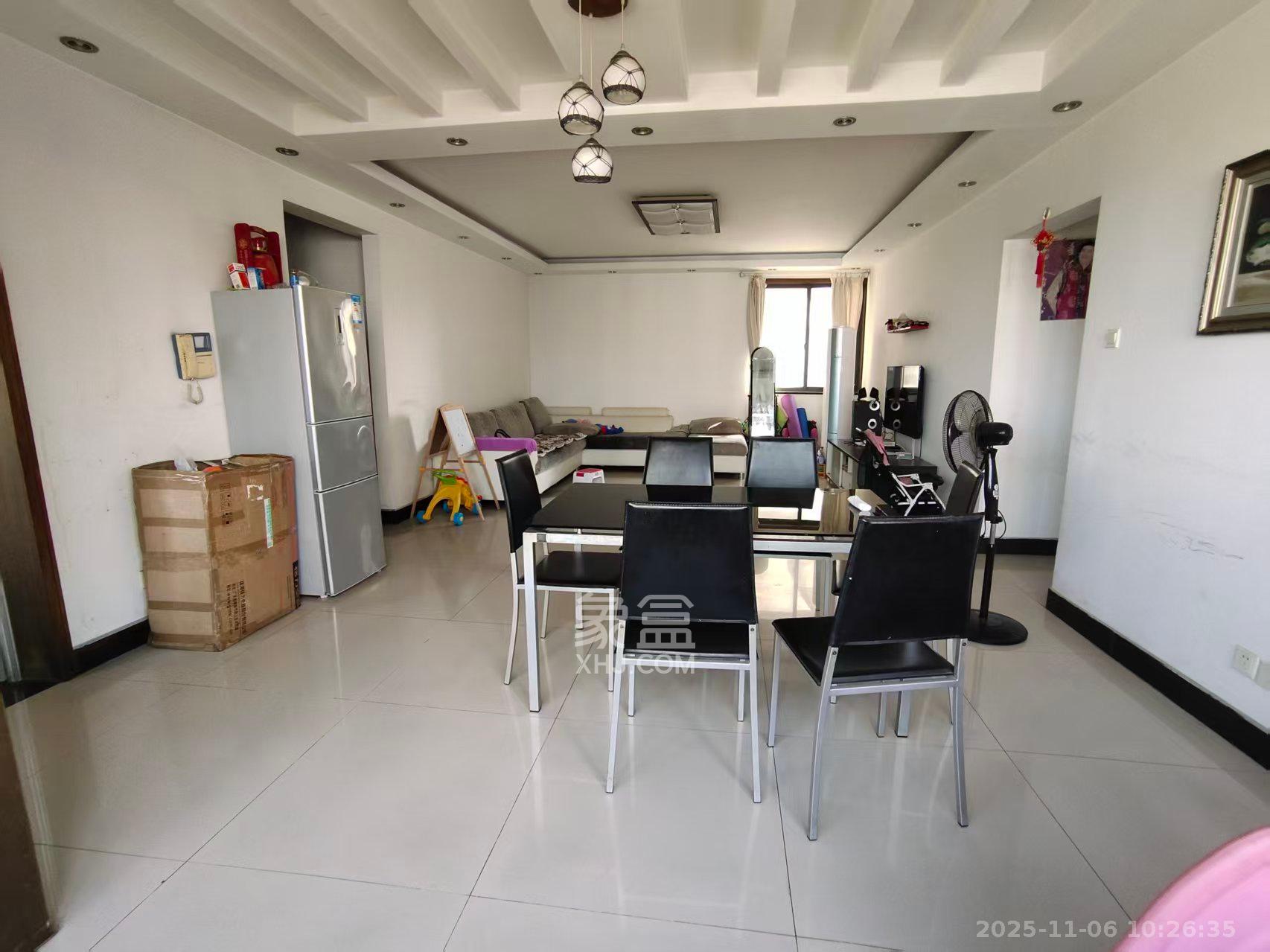 阳光100一期、四五期 4室2厅2卫 2800.0元/月 阳光100一期、四五期 4室2厅2卫 2800.0元/月室内图