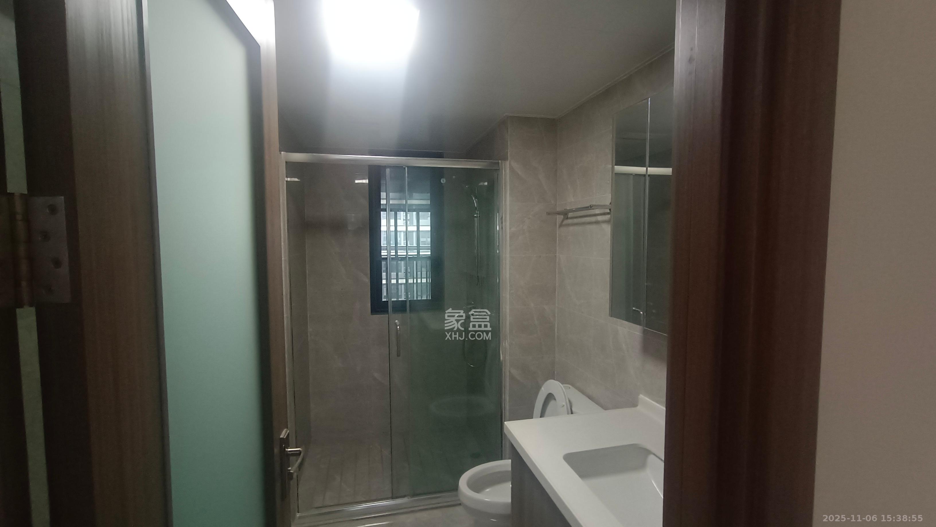 中海阅麓山二期  3室2厅2卫    3000.0元/月室内图