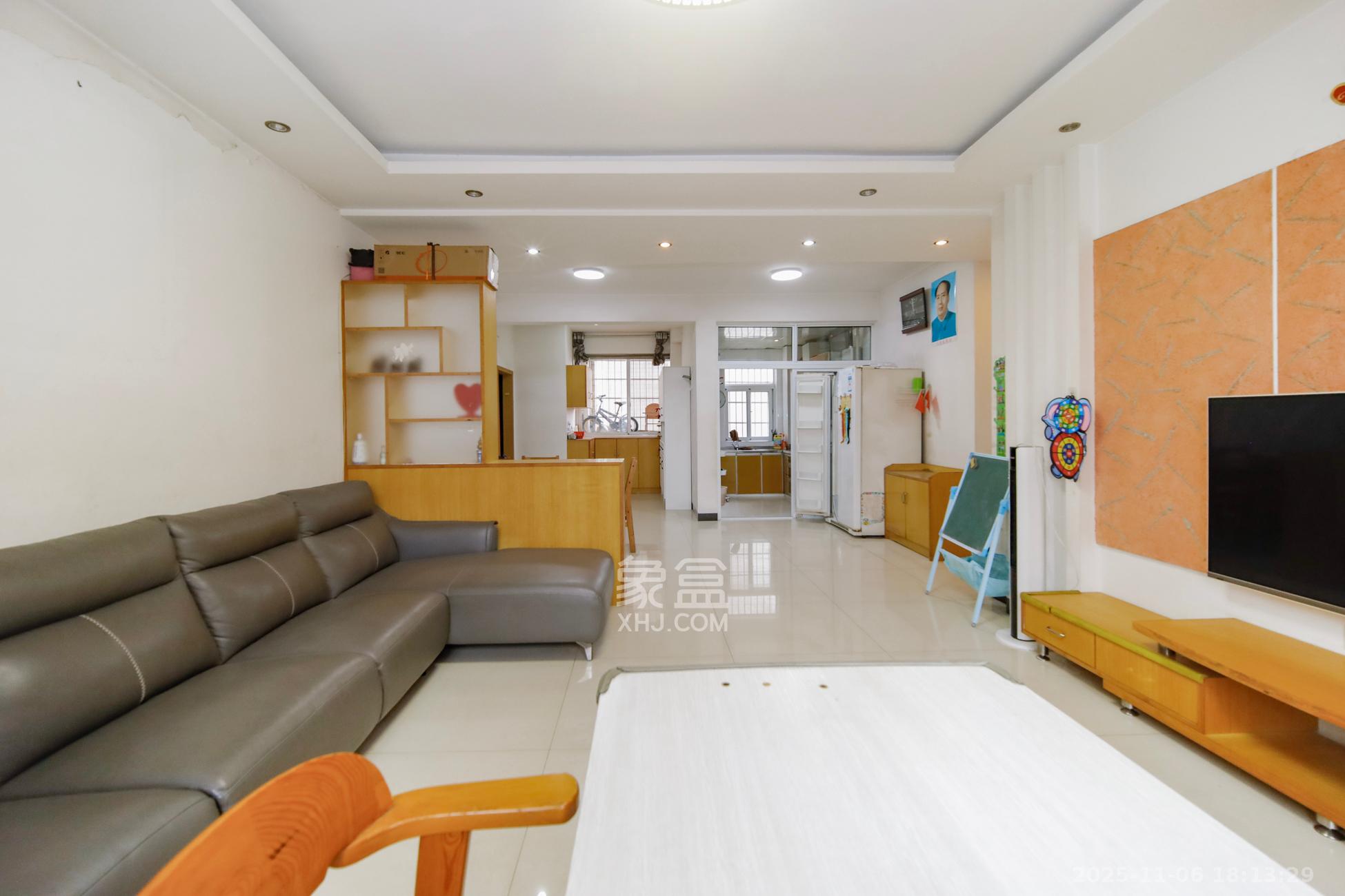 湘樟园小区（湘樟家园）  3室2厅2卫    69.0万客厅