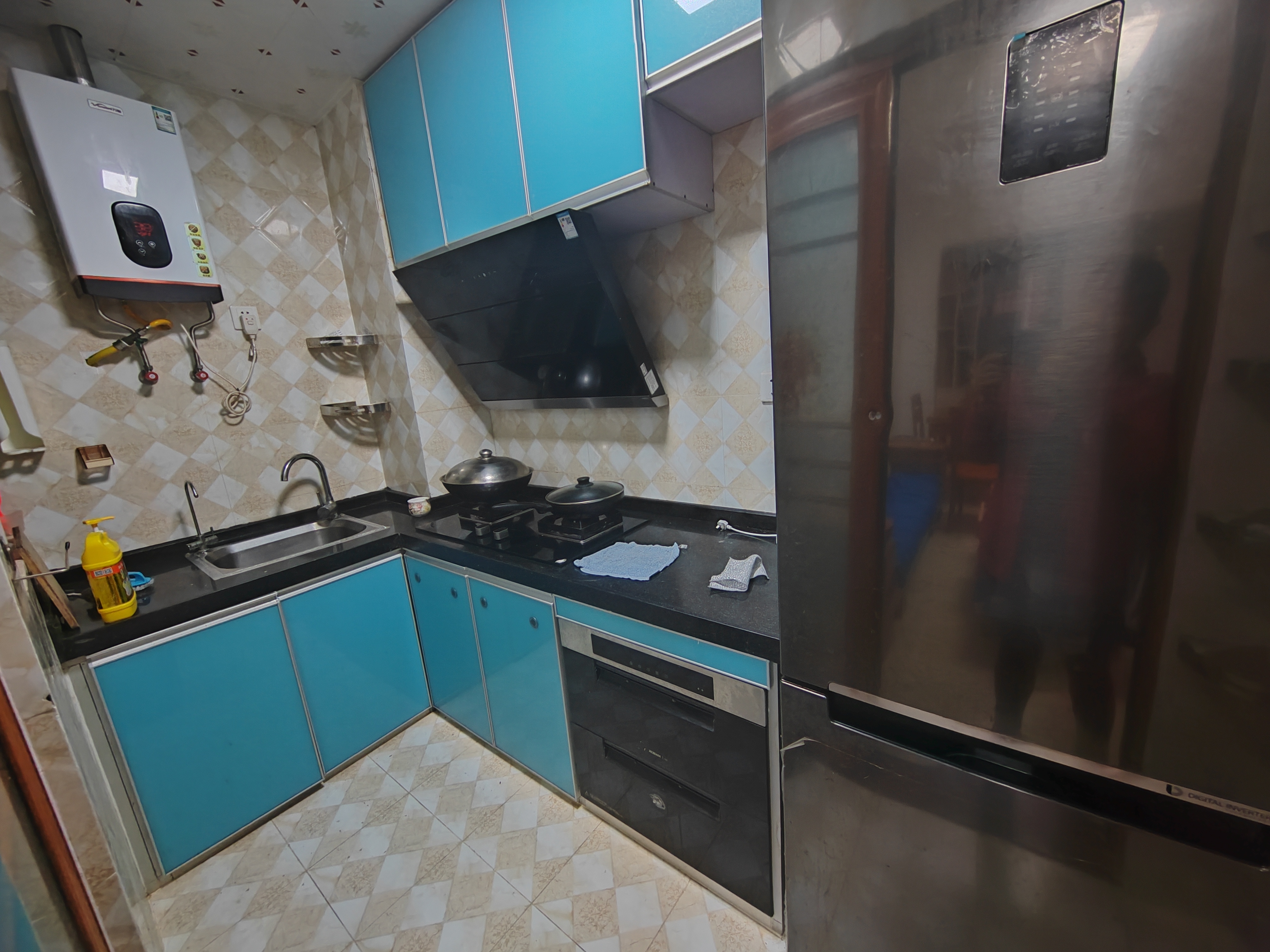 南海花园  2室2厅1卫    2000.0元/月