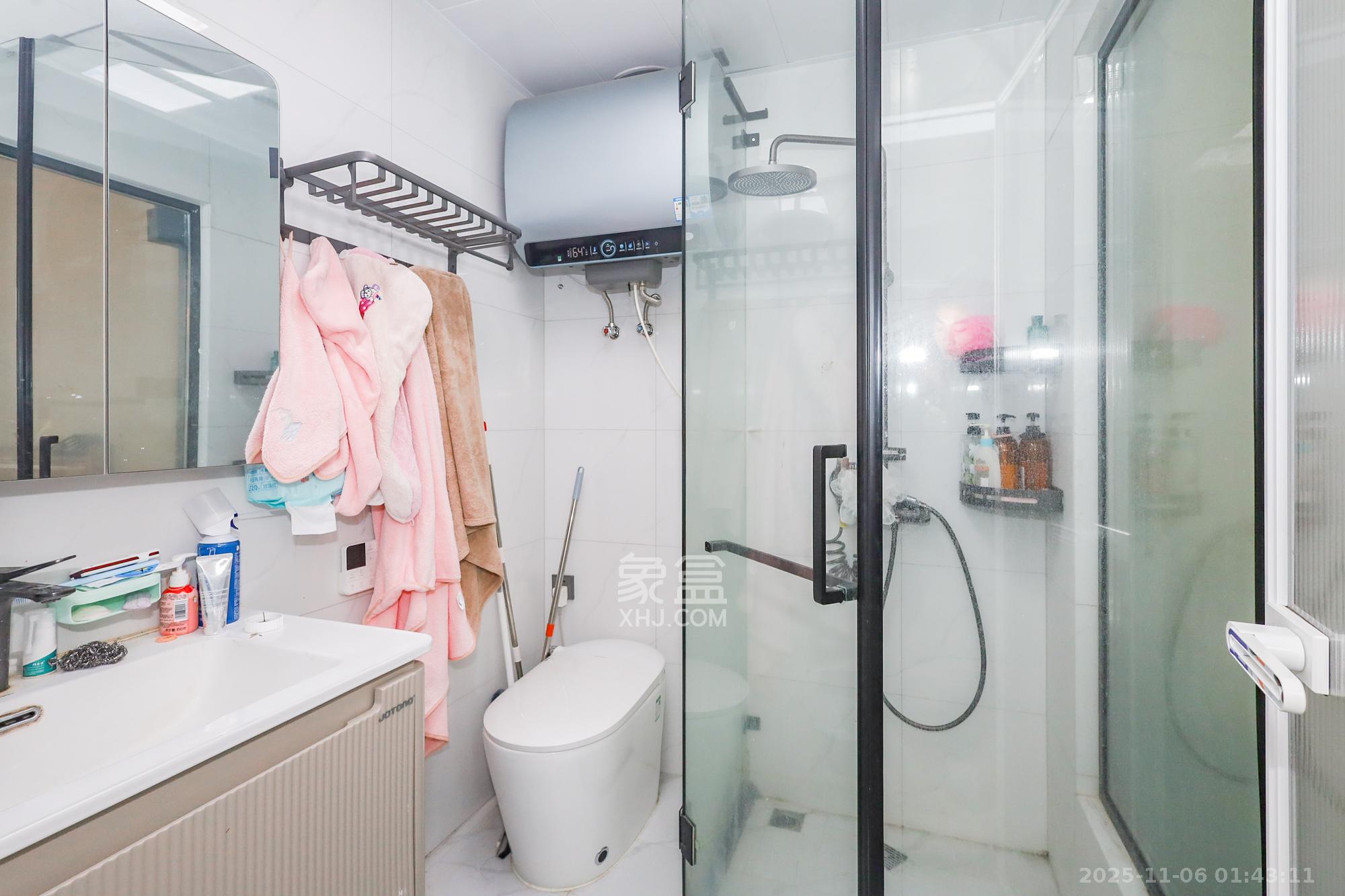 八方小区C区 4室2厅2卫 520.0万 八方小区C区 4室2厅2卫 520.0万卫生间