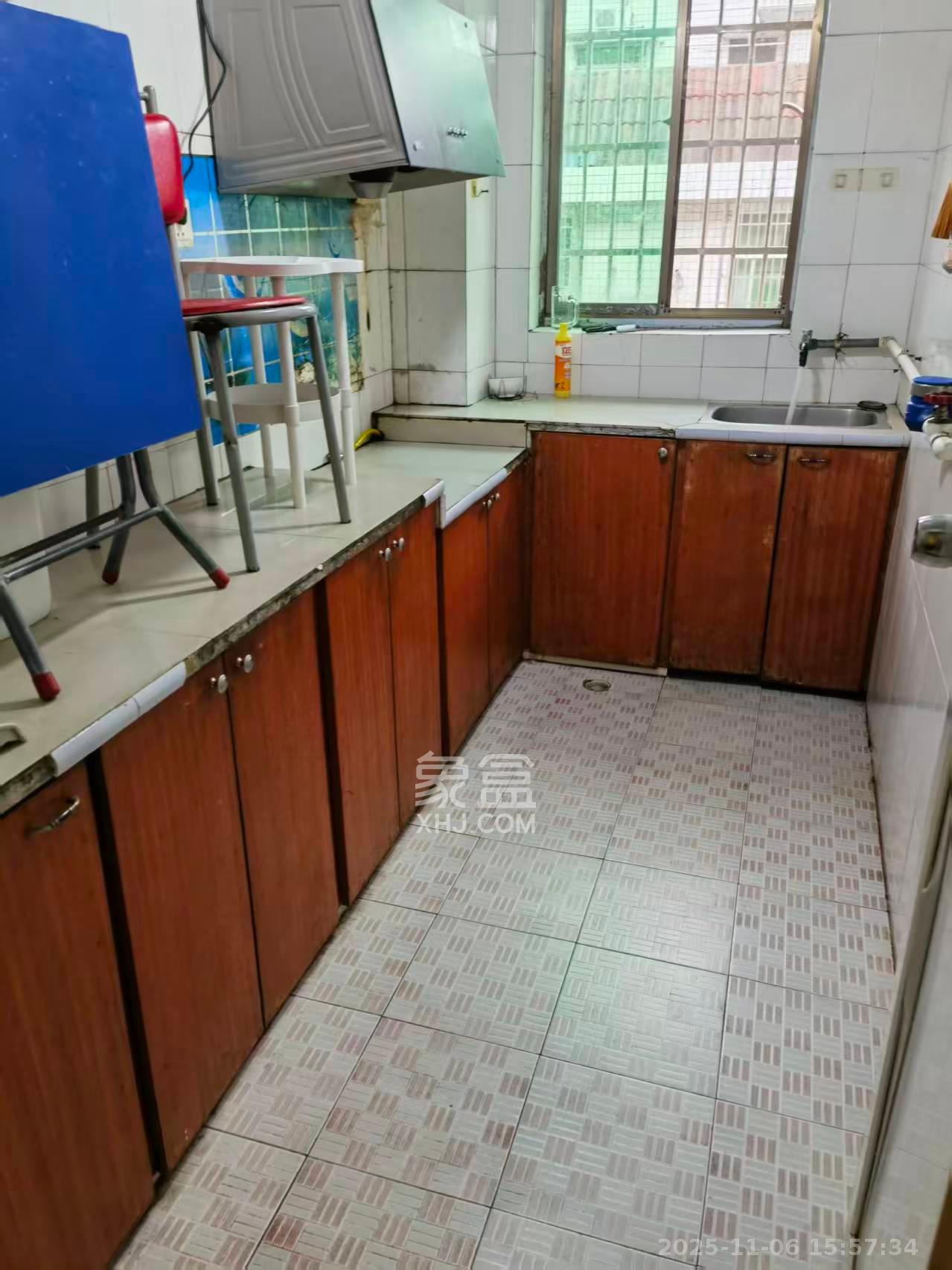 松雅安置小区 1室2厅1卫 700.0元/月 松雅安置小区 1室2厅1卫 700.0元/月室内图