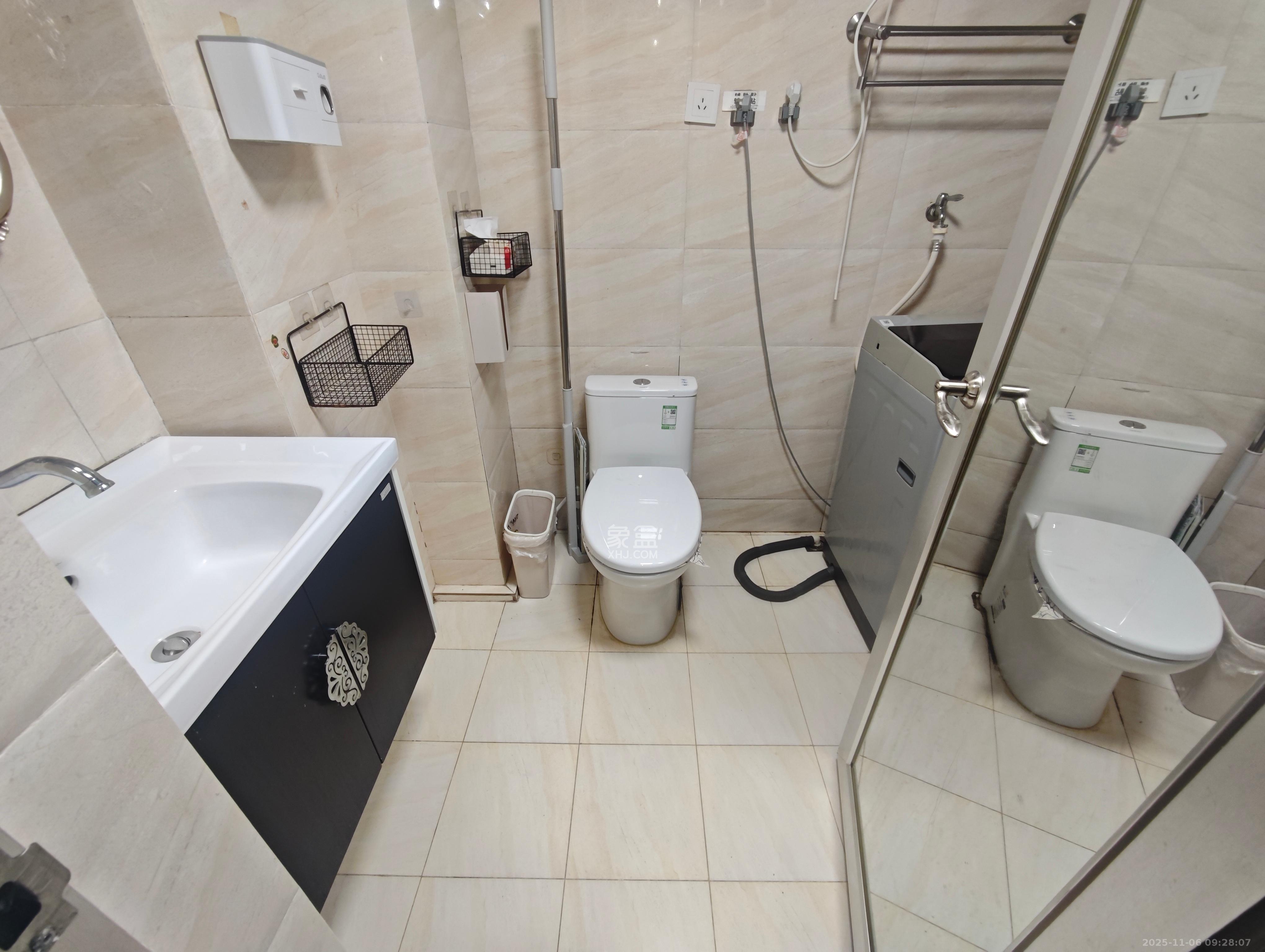 名富公寓  1室1厅1卫    2000.0元/月室内图