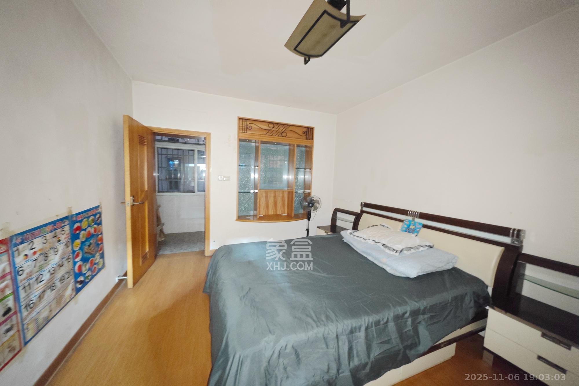 狮子山一片  3室1厅1卫    42.8万卧室