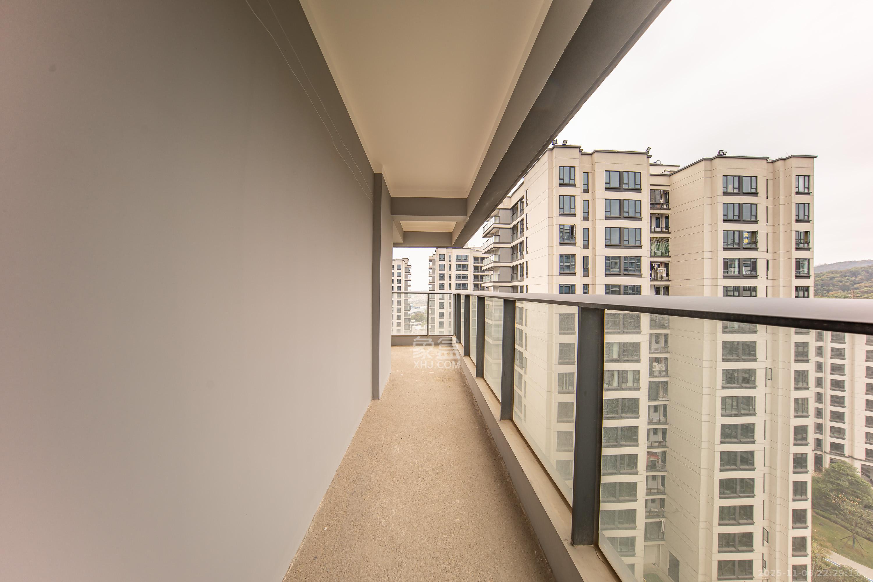 梦想麓隐桐溪  5室2厅3卫    368.0万阳台