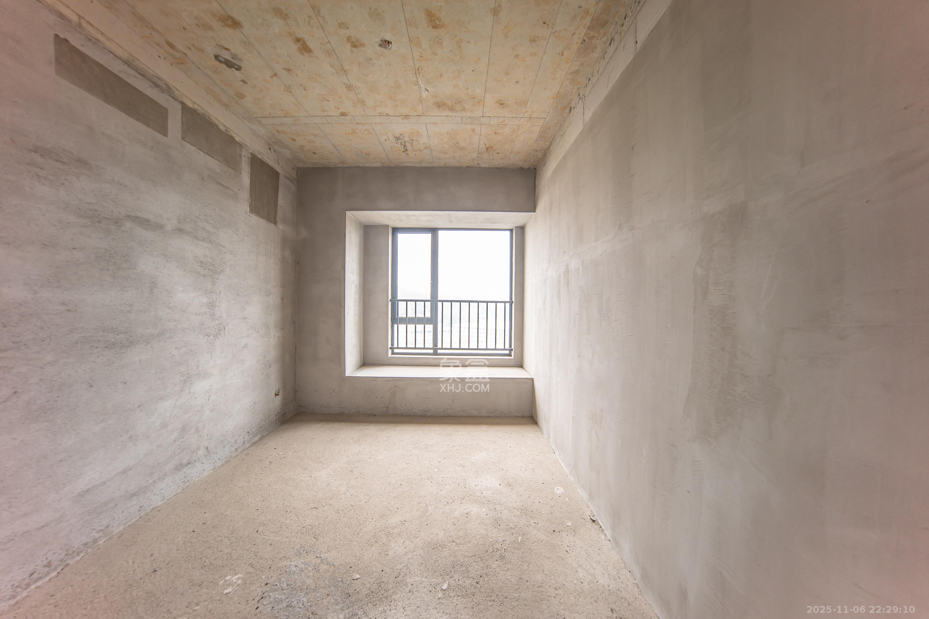 梦想麓隐桐溪  5室2厅3卫    368.0万卧室