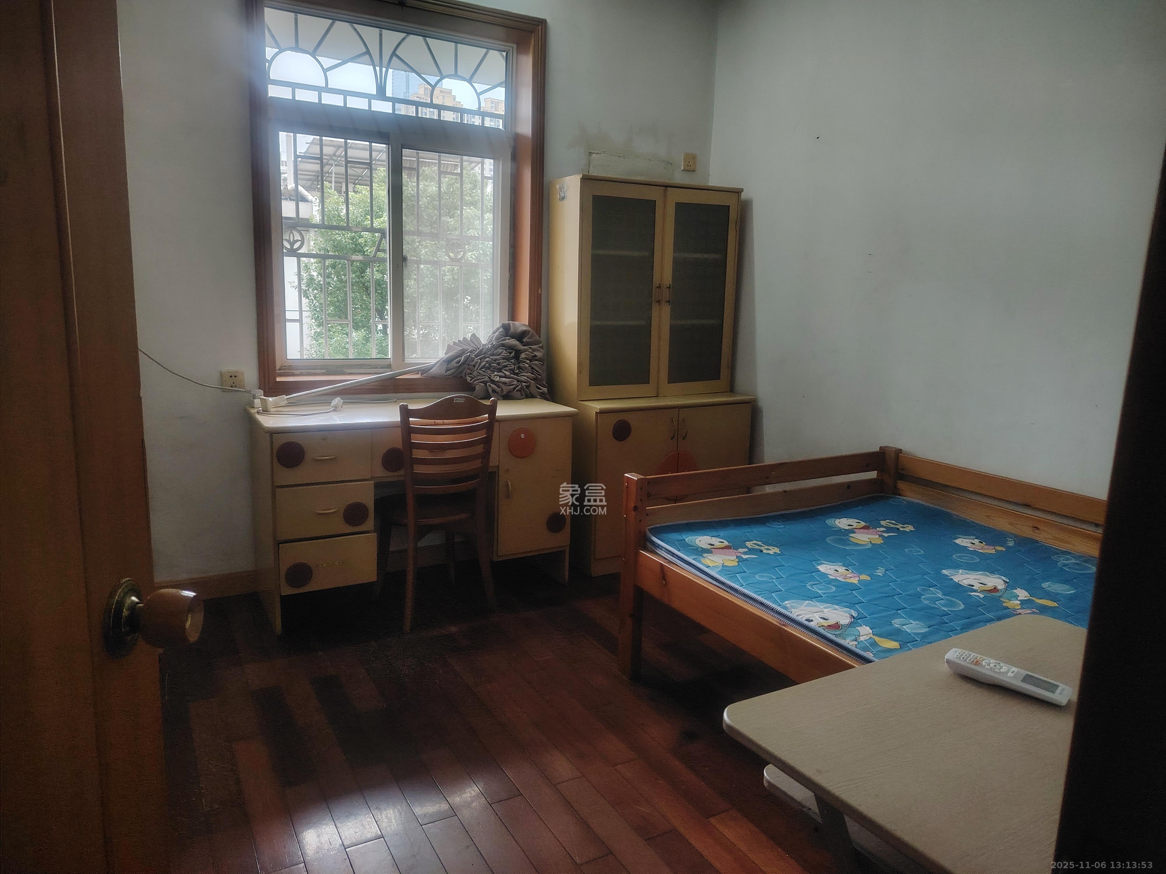 清水塘社区一中宿舍  3室2厅1卫    3500.0元/月室内图