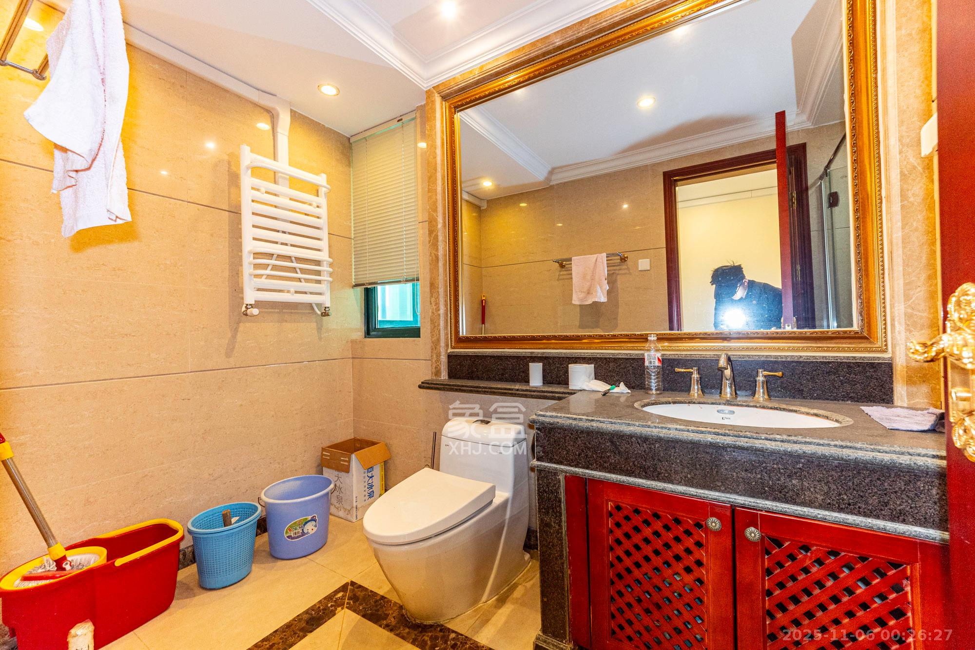 恒大雅苑  4室2厅3卫    200.0万卫生间