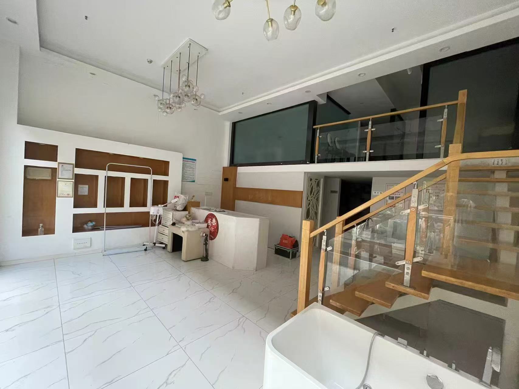 融冠亲城 5室1厅1卫 4000.0元/月 融冠亲城 5室1厅1卫 4000.0元/月室内图