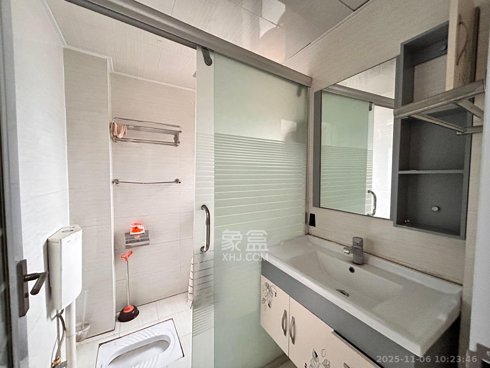 长盛岚庭  3室2厅1卫    2000.0元/月室内图