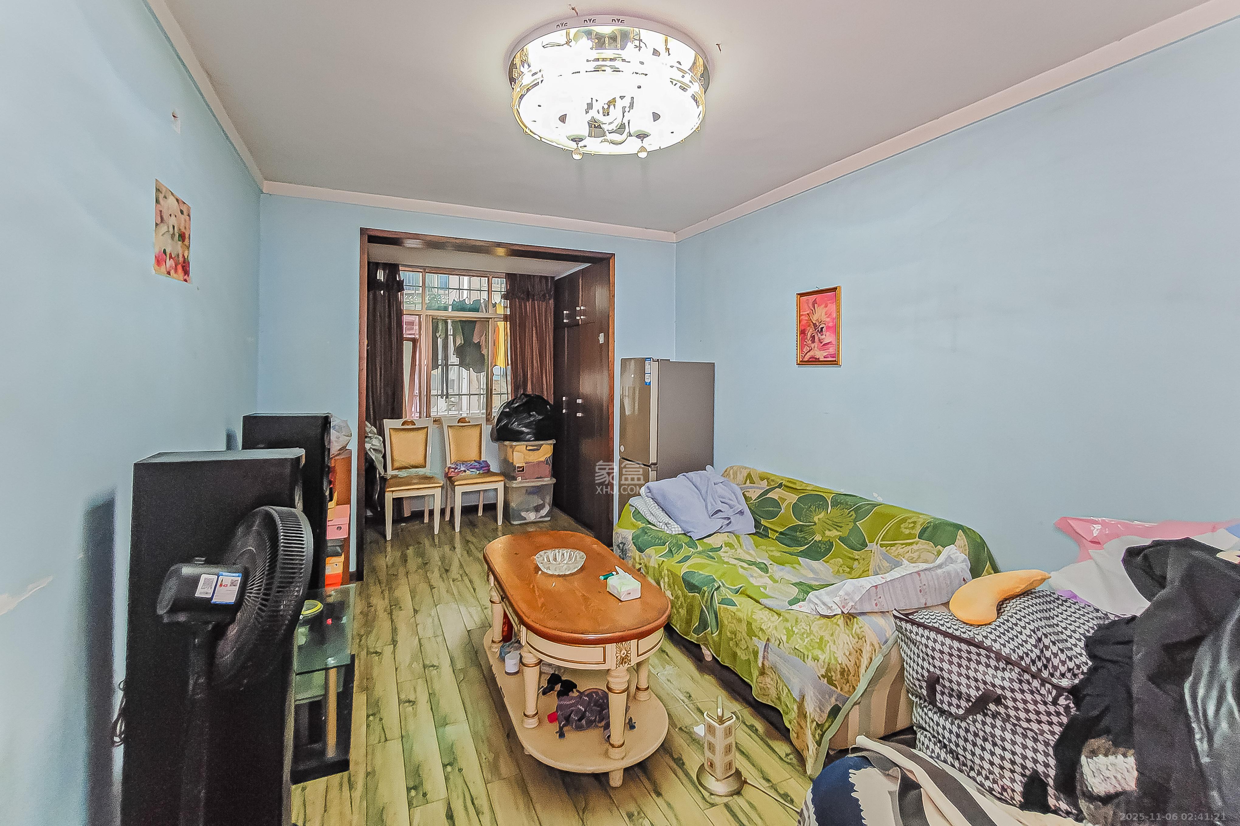 解放四村石子冲 2室1厅1卫 31.8万 解放四村石子冲 2室1厅1卫 31.8万卧室