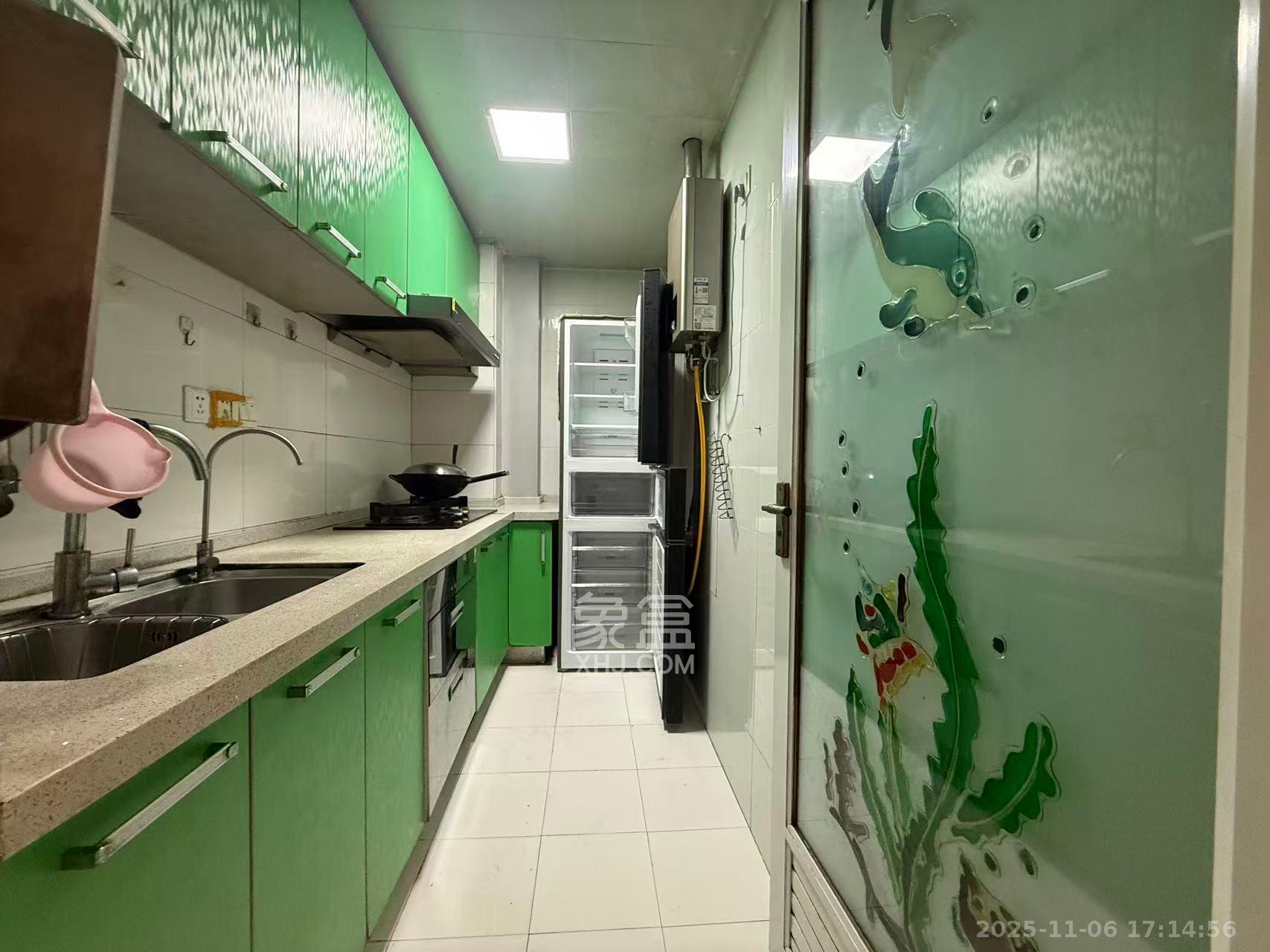 山水华景  3室2厅1卫    2400.0元/月室内图