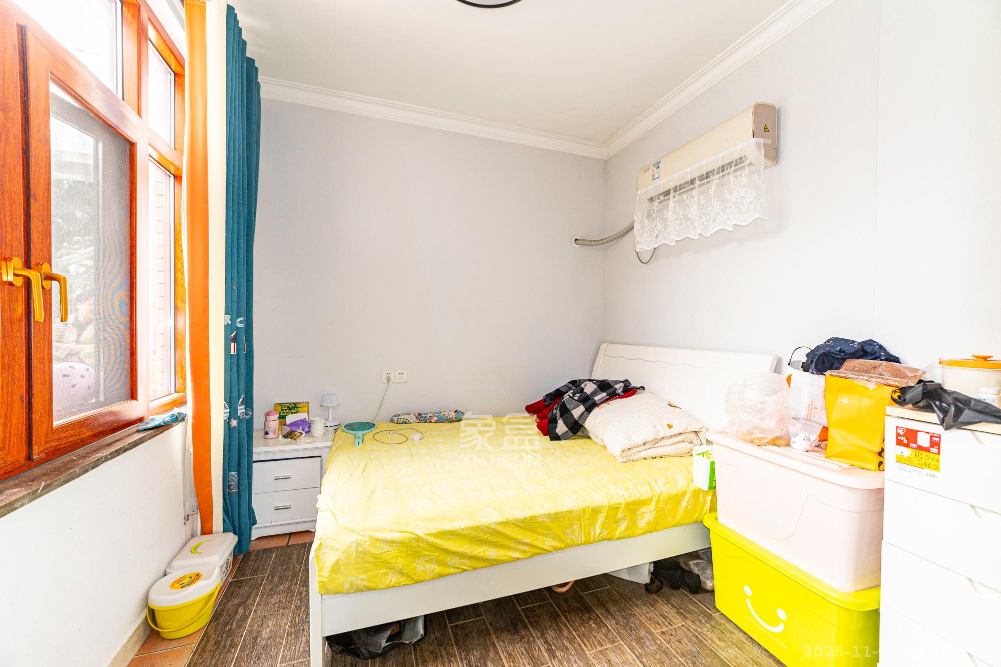 鹏基诺亚山林  5室2厅1卫    238.0万卧室