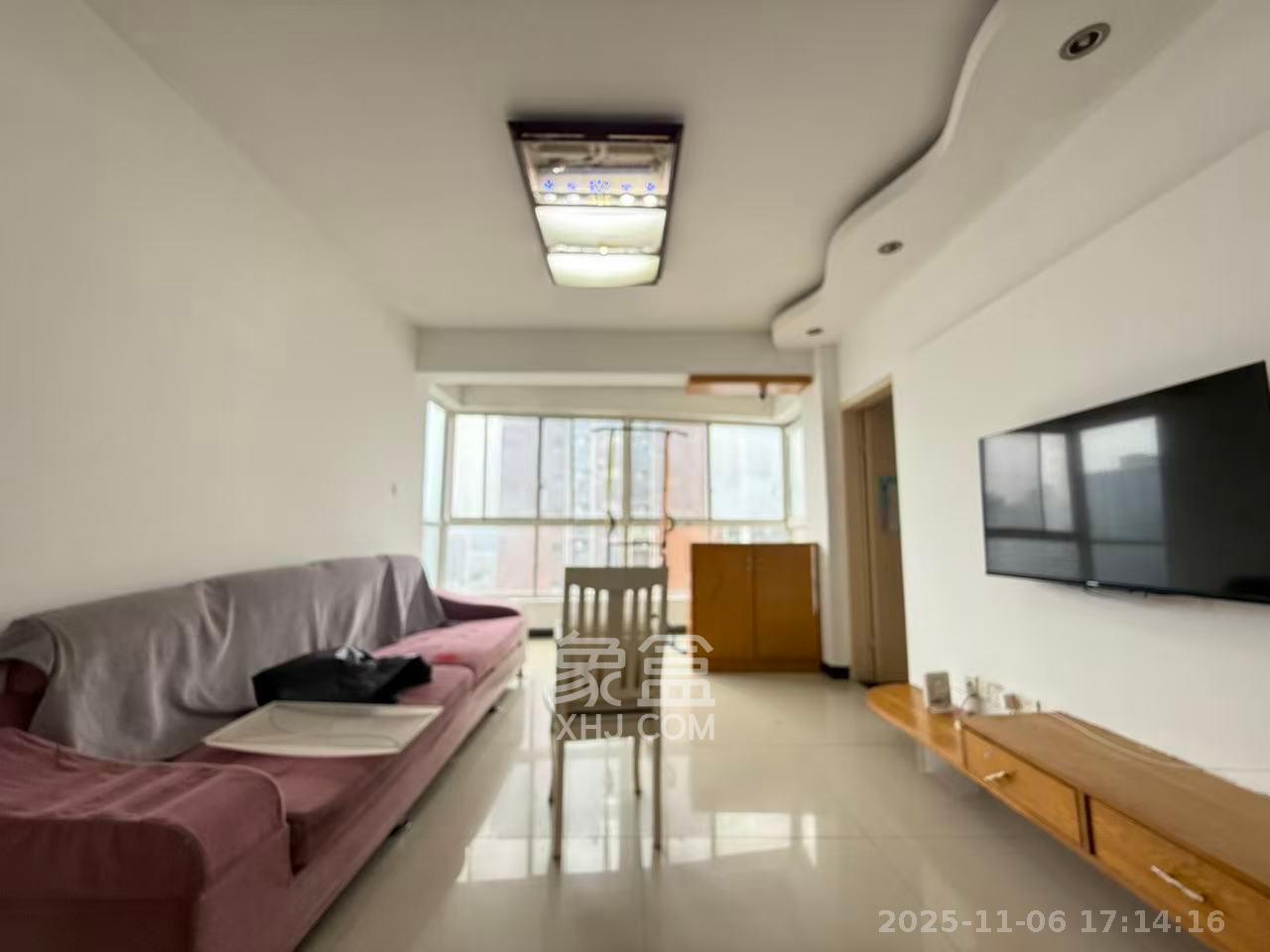 山水华景  3室2厅1卫    2400.0元/月