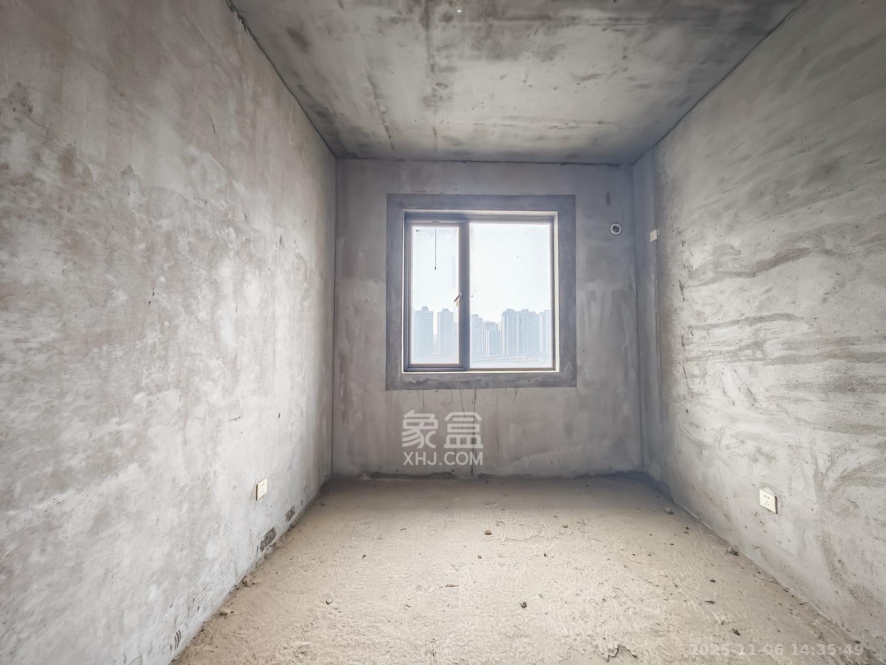 湘诚德峰小区C区  5室2厅2卫    115.0万卧室