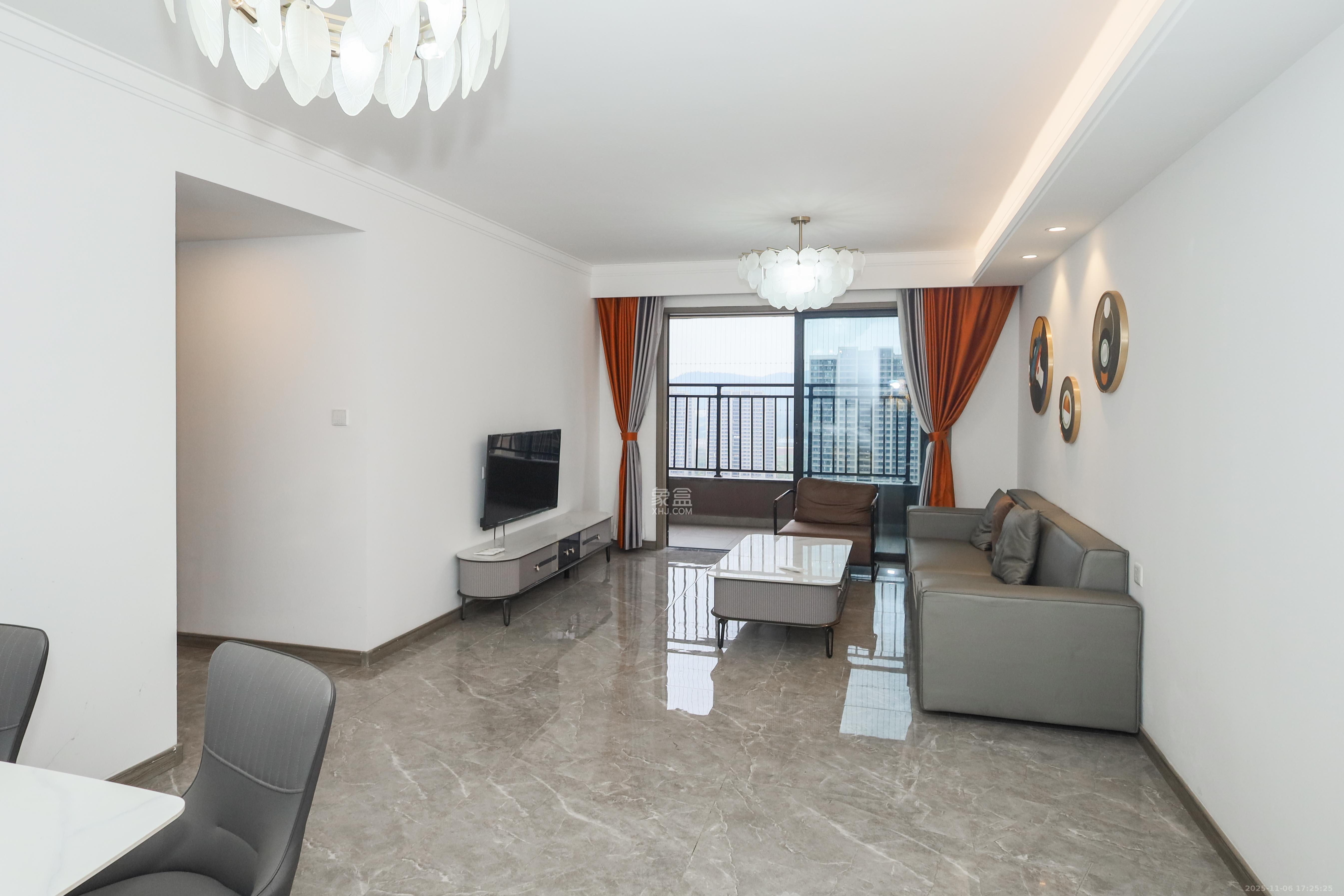 越秀亲爱里  3室2厅2卫    99.0万客厅