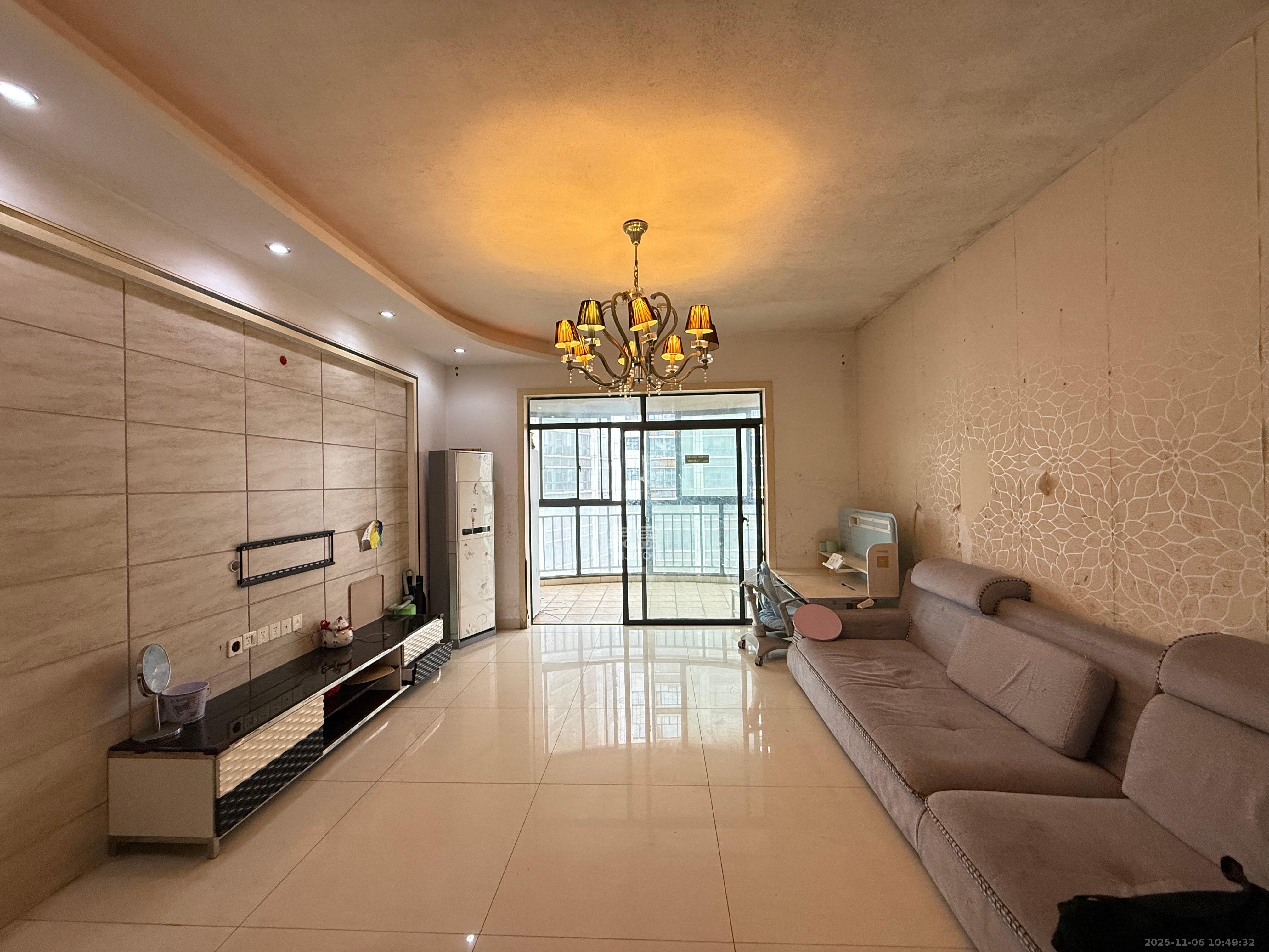 金麓国际  3室2厅2卫    2800.0元/月