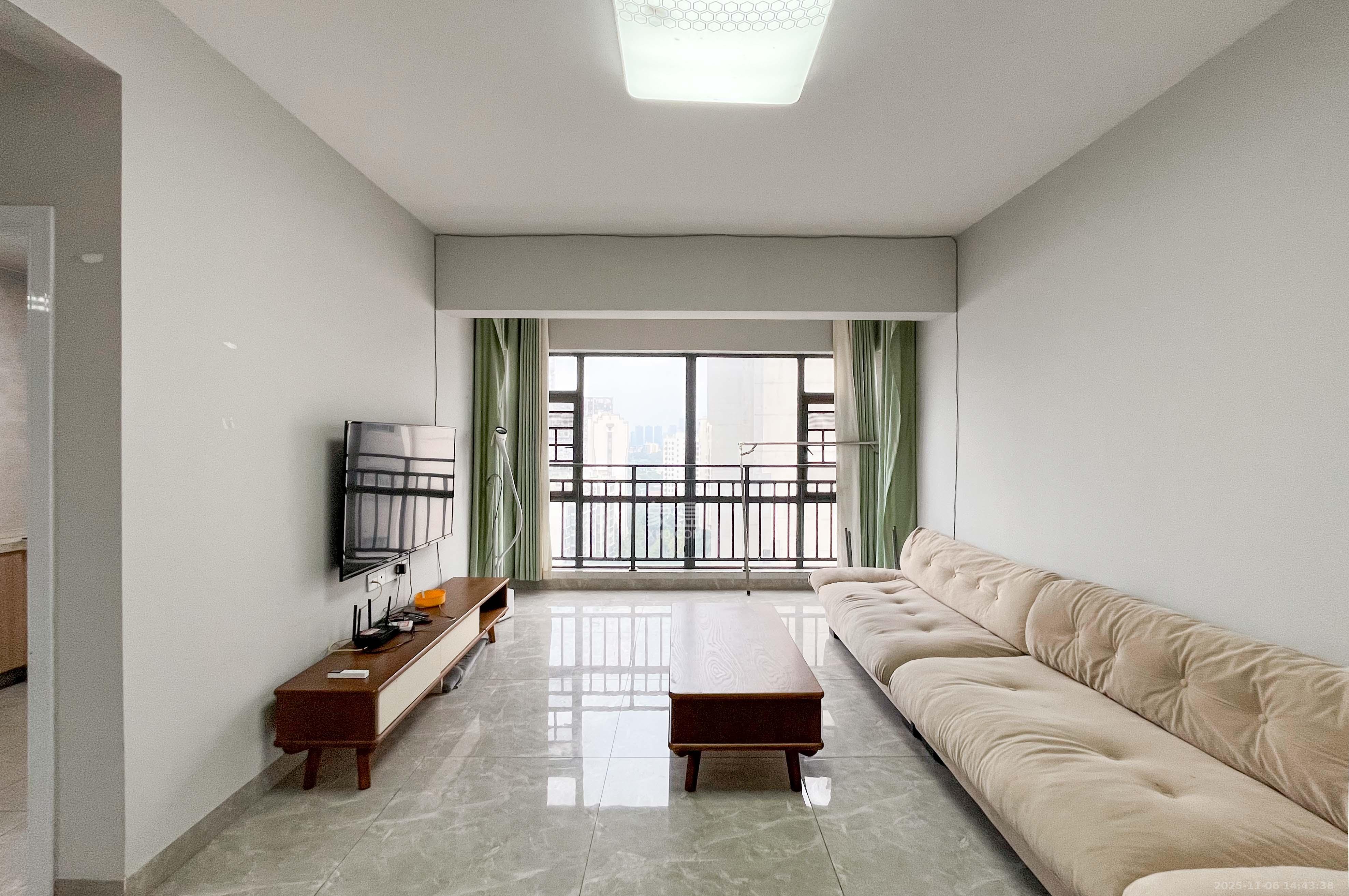 西子湖畔沃府  3室2厅1卫    100.0万