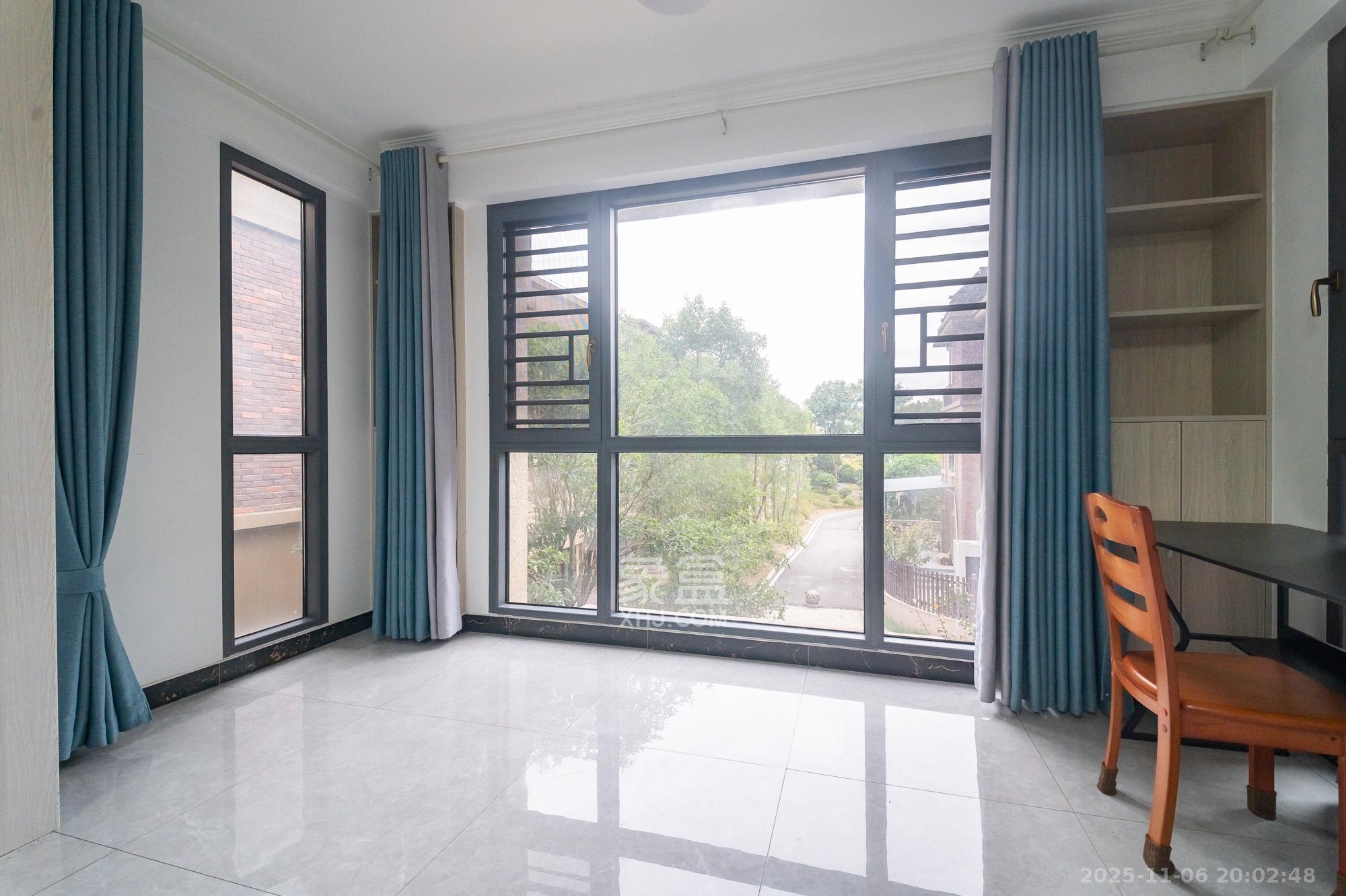 星湖湾二期洋房 3室2厅2卫 110.0万 星湖湾二期洋房 3室2厅2卫 110.0万阳台