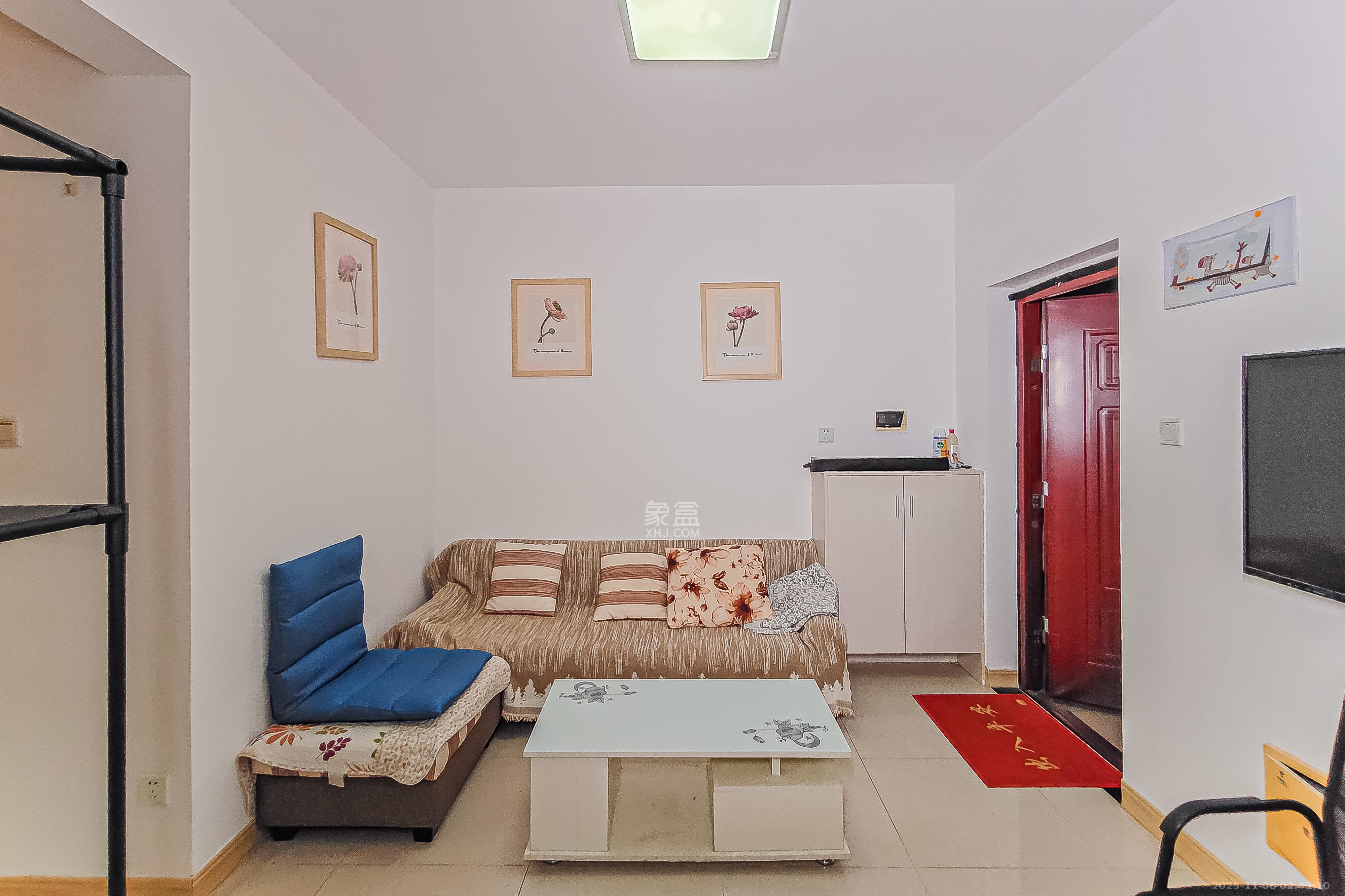 三力公寓（三力国际）  2室1厅1卫    49.8万客厅