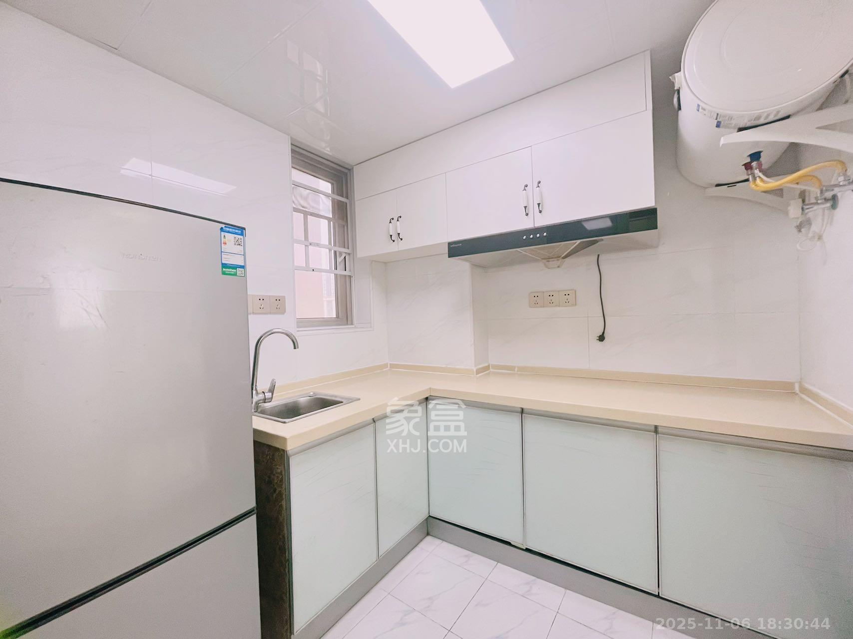 芙蓉万国城MOMA（卓越汇富苑）  3室1厅1卫    2000.0元/月室内图