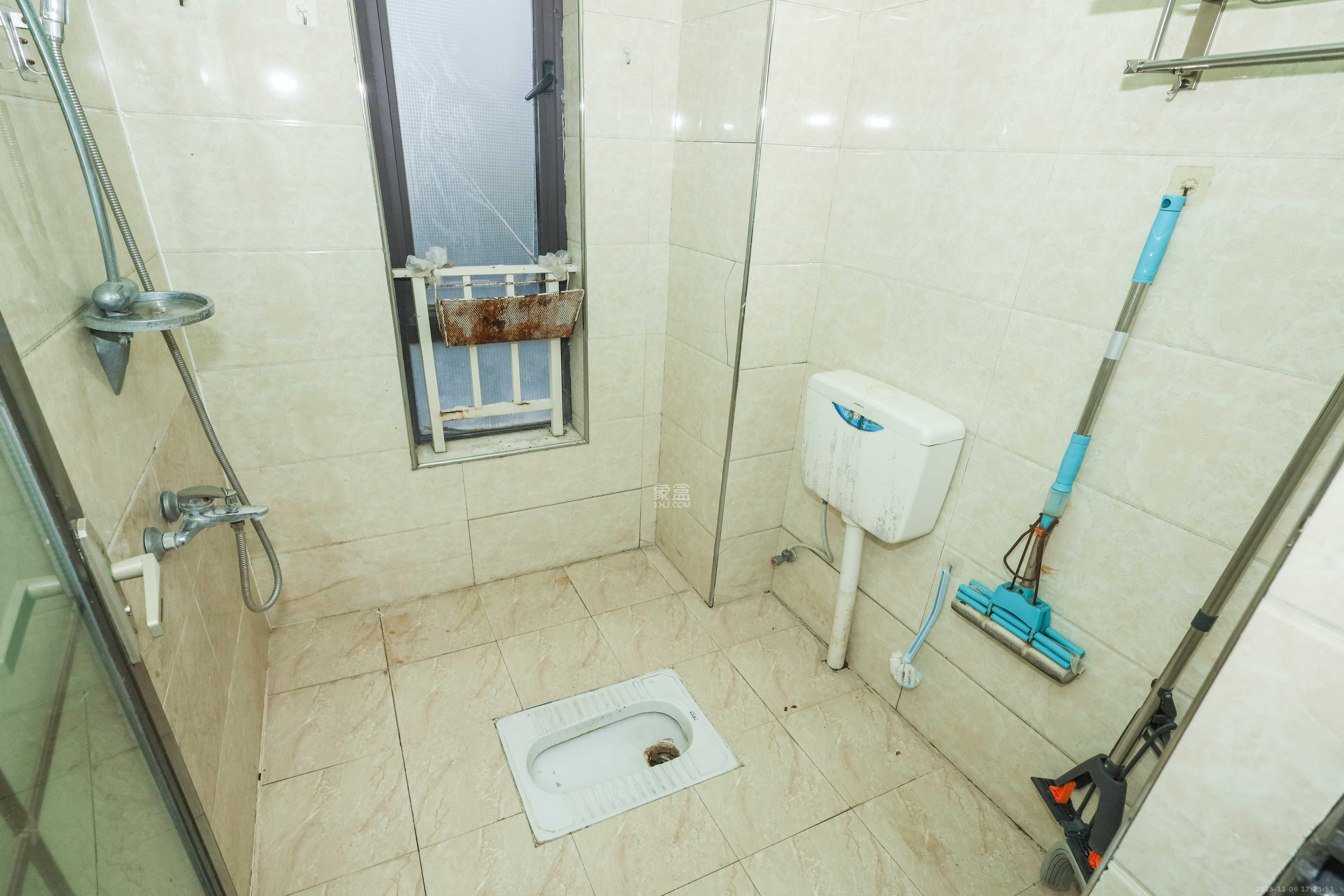 保利麓谷林语F区 4室2厅2卫 120.0万 保利麓谷林语F区 4室2厅2卫 120.0万卫生间