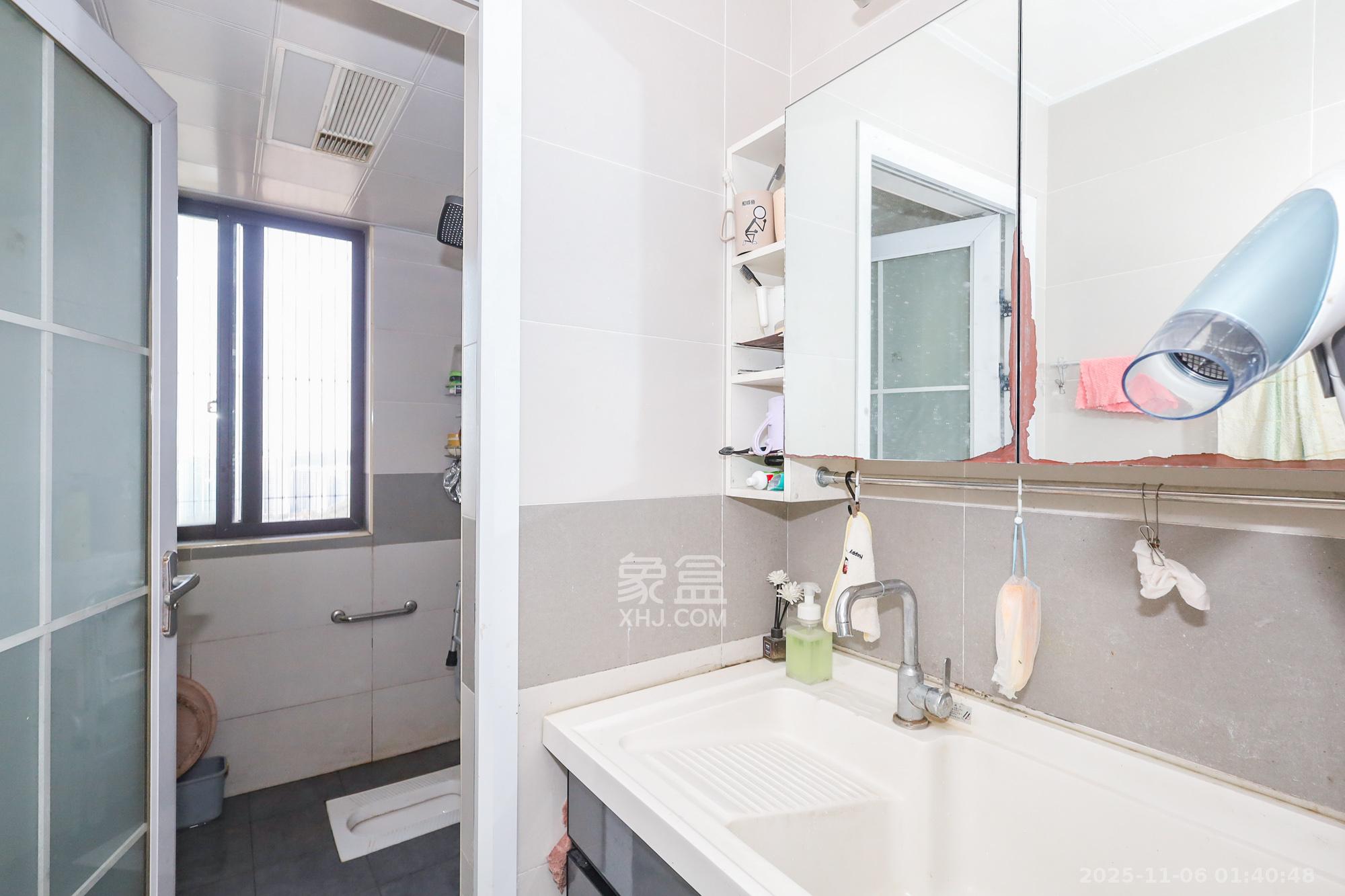 钰龙天下二期(钰龙佳园) 3室2厅2卫 270.0万 钰龙天下二期(钰龙佳园) 3室2厅2卫 270.0万卫生间