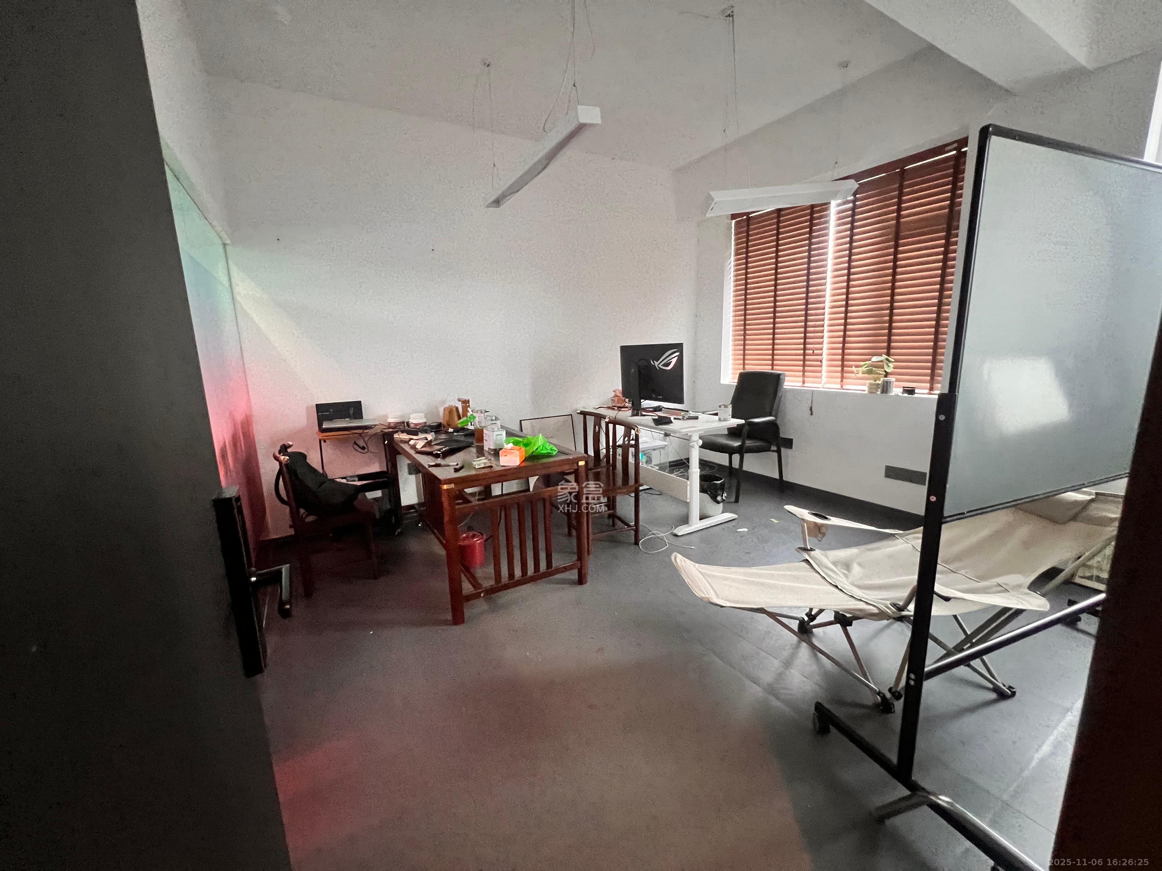 长房中庭国际（东郡华蓉广场）  5室1厅1卫    10800.0元/月室内图