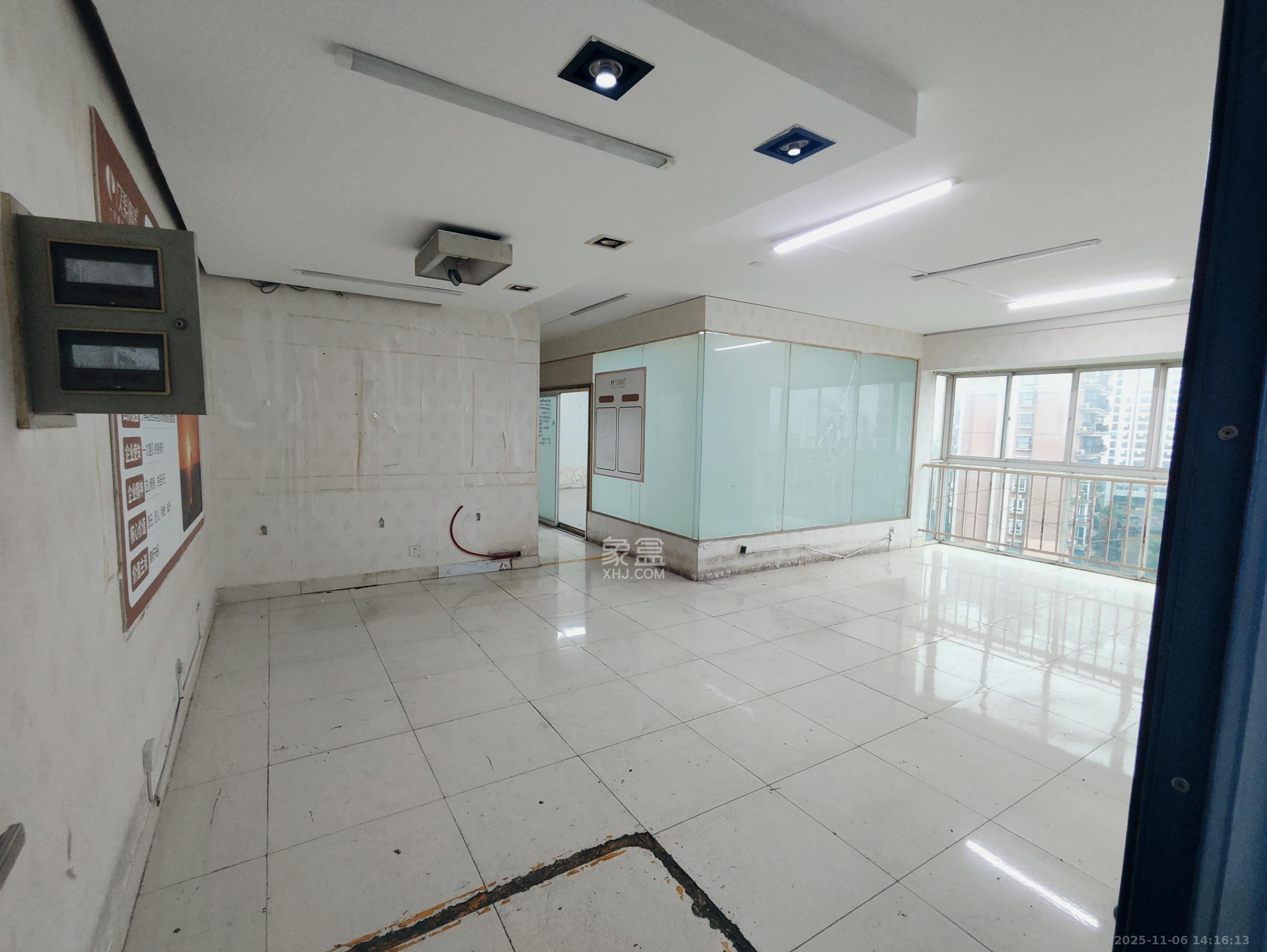 兴威名座  3室2厅2卫    3500.0元/月