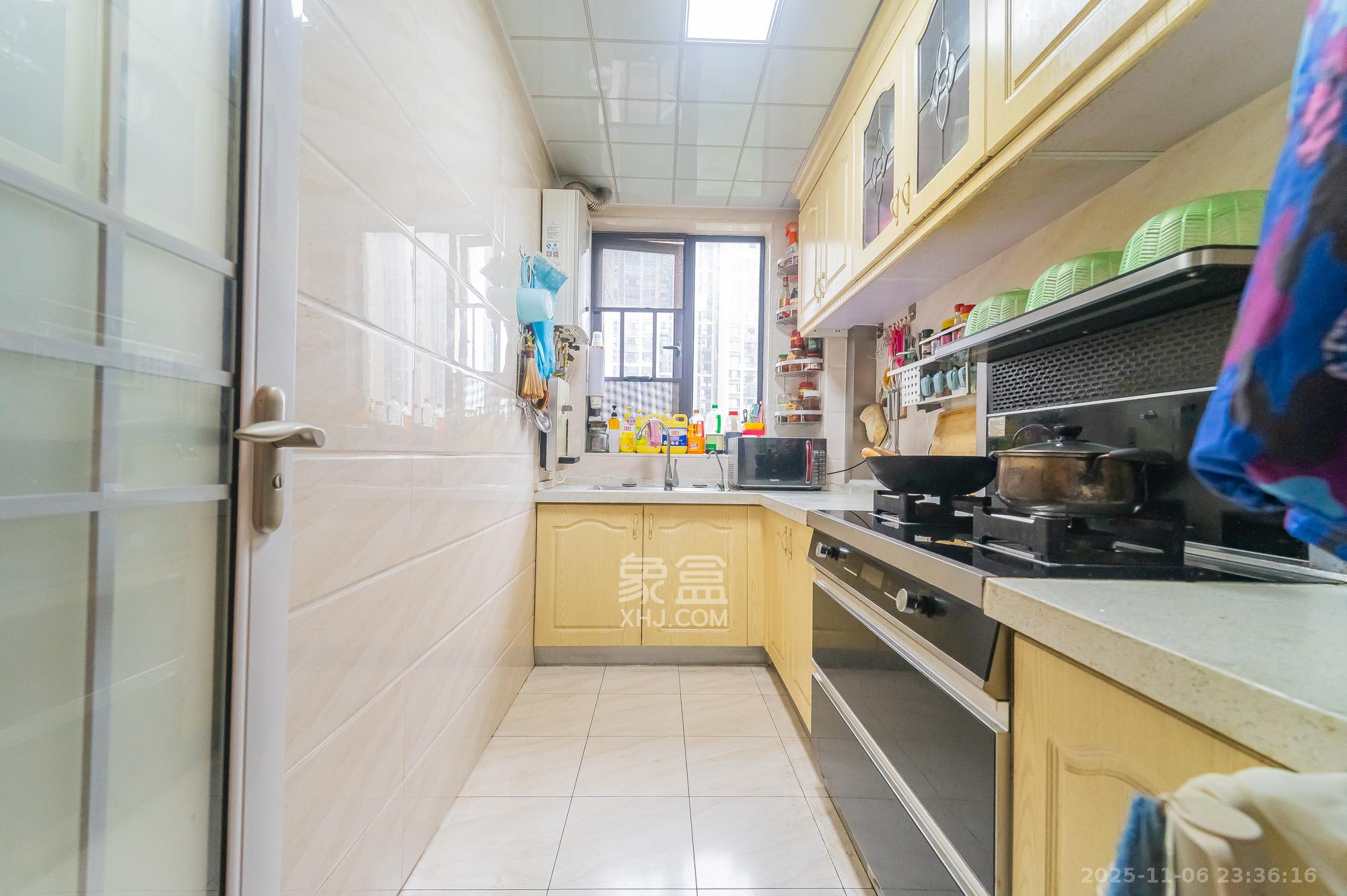 国泰九龙湾 4室2厅2卫 102.0万 国泰九龙湾 4室2厅2卫 102.0万厨房