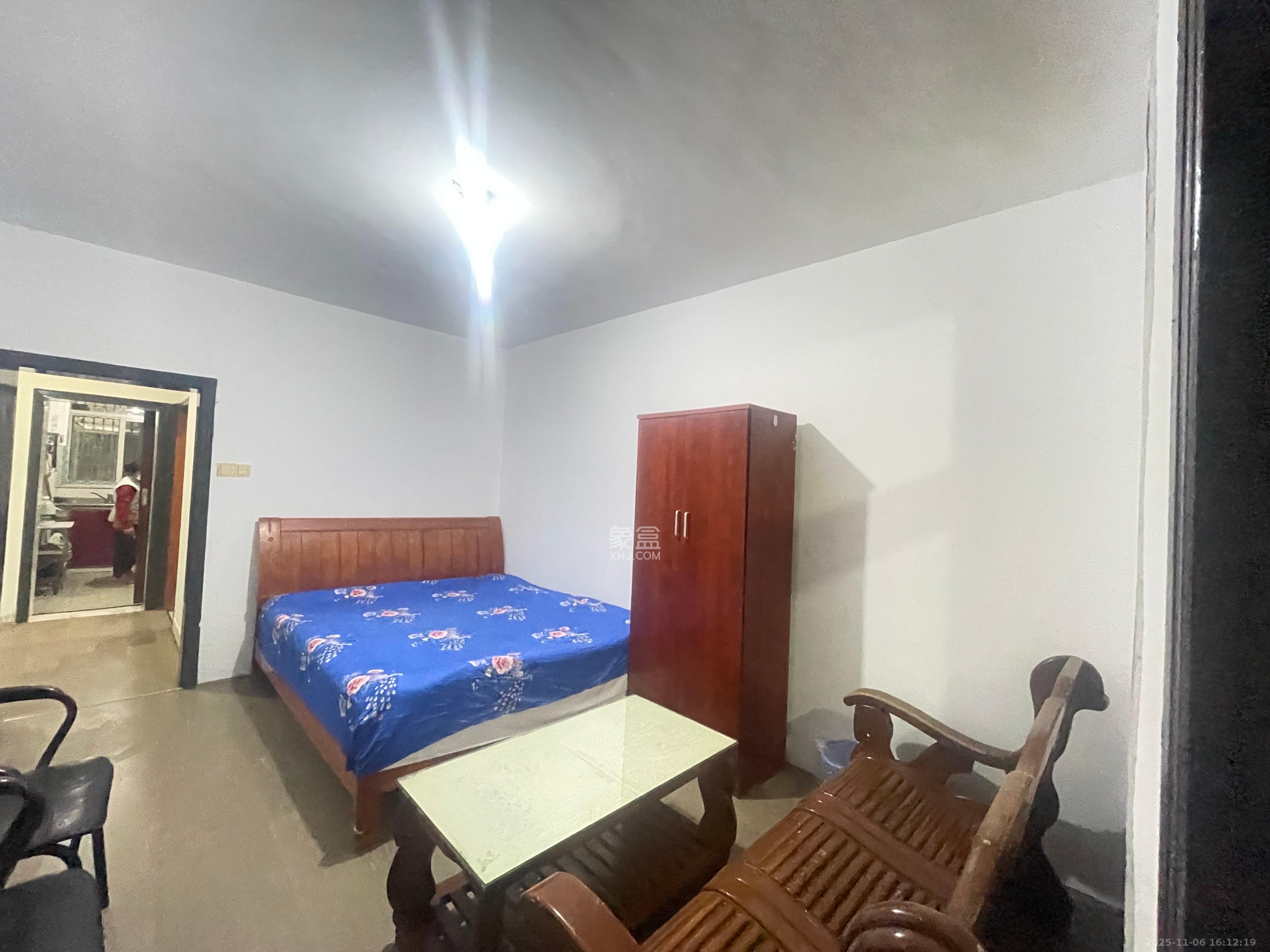 红旗区二片  3室1厅1卫    2000.0元/月室内图