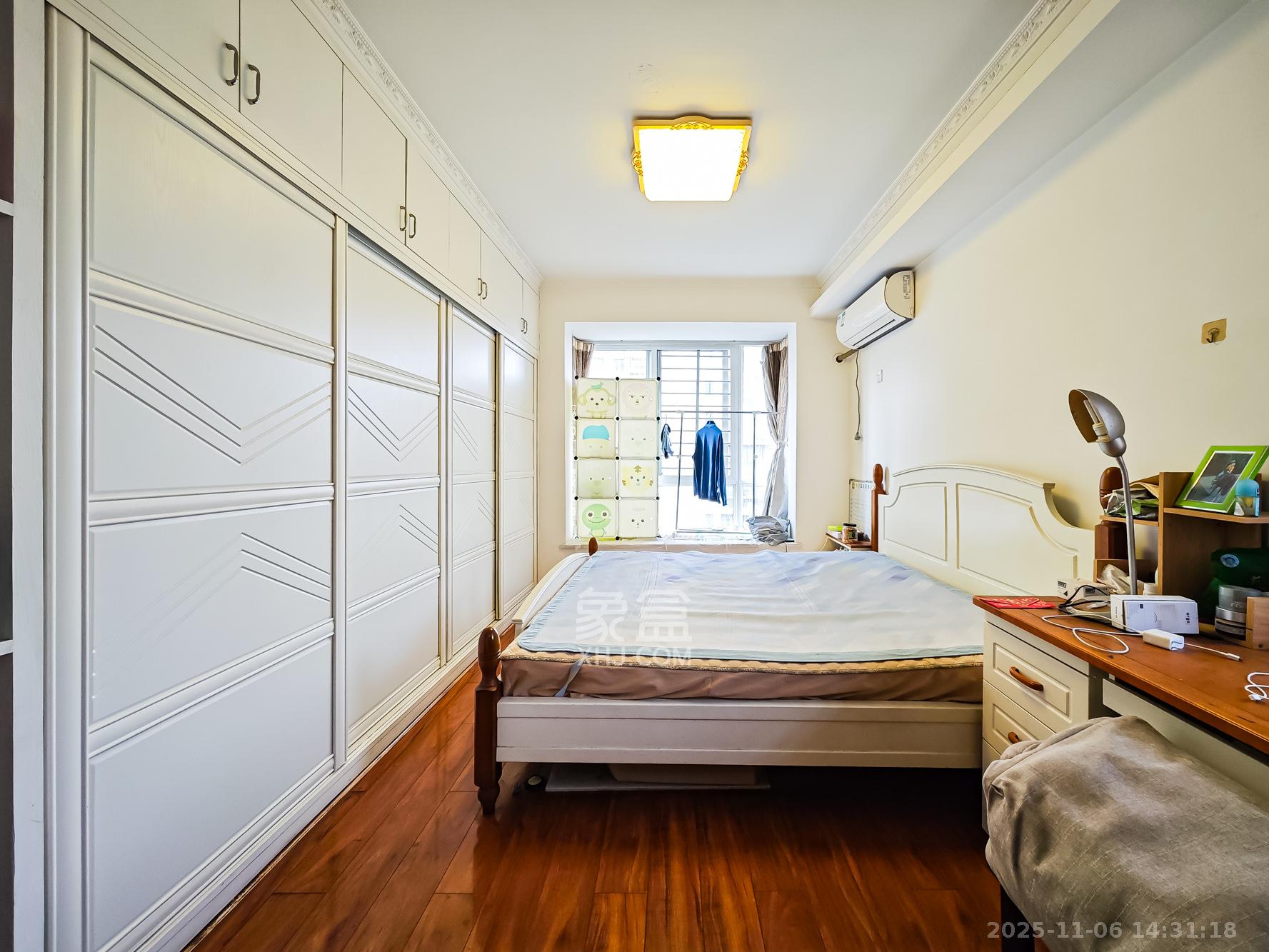 山语城一期  3室2厅2卫    80.0万卧室