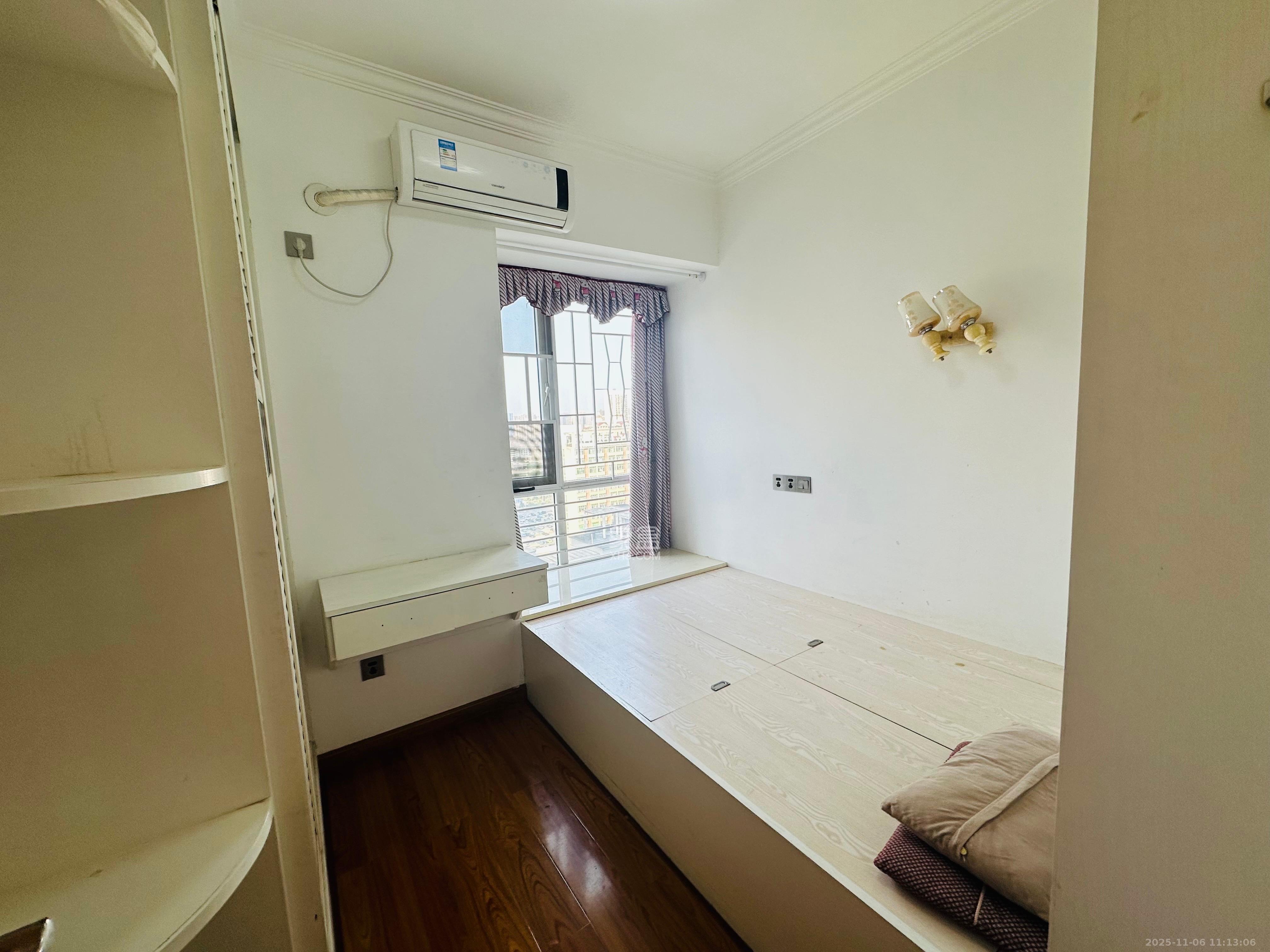 泊爱蓝湾  3室2厅2卫    2800.0元/月室内图