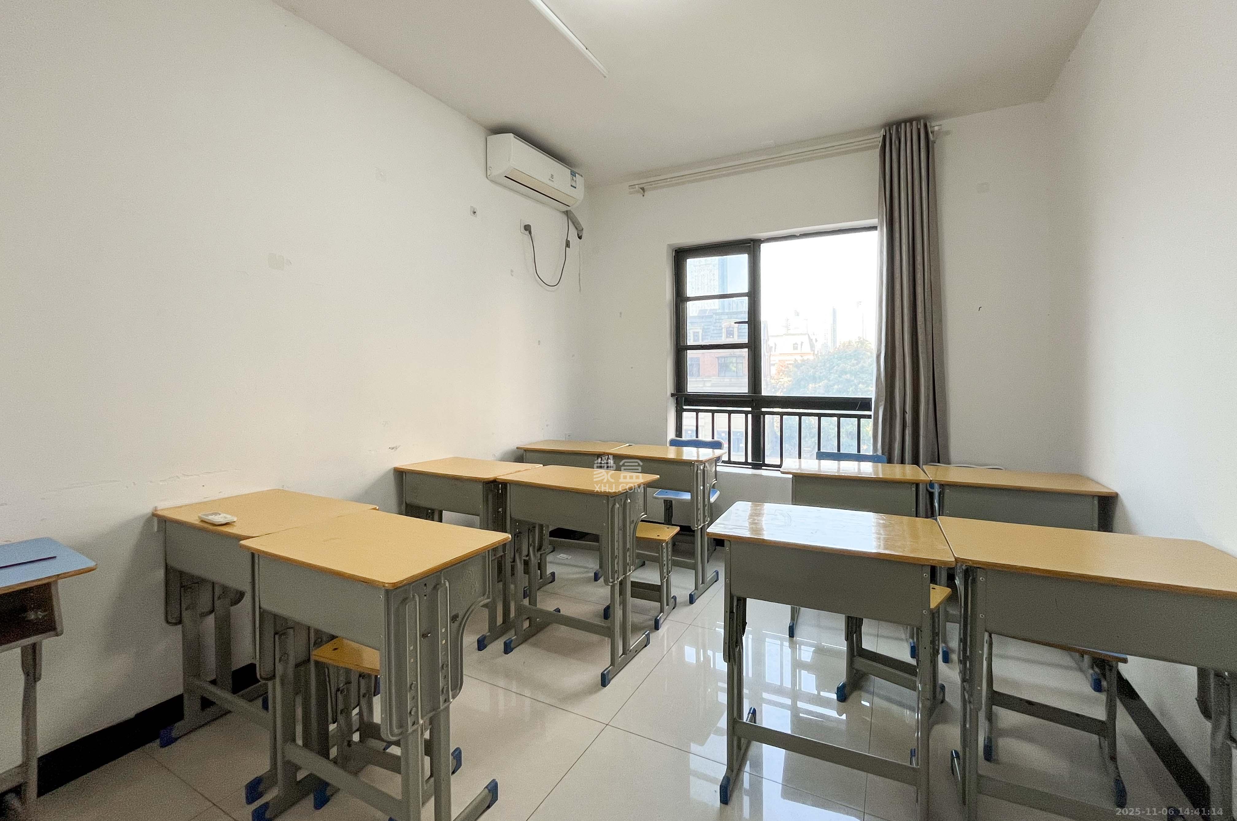 中海梅溪湖壹号  3室2厅2卫    158.0万其他