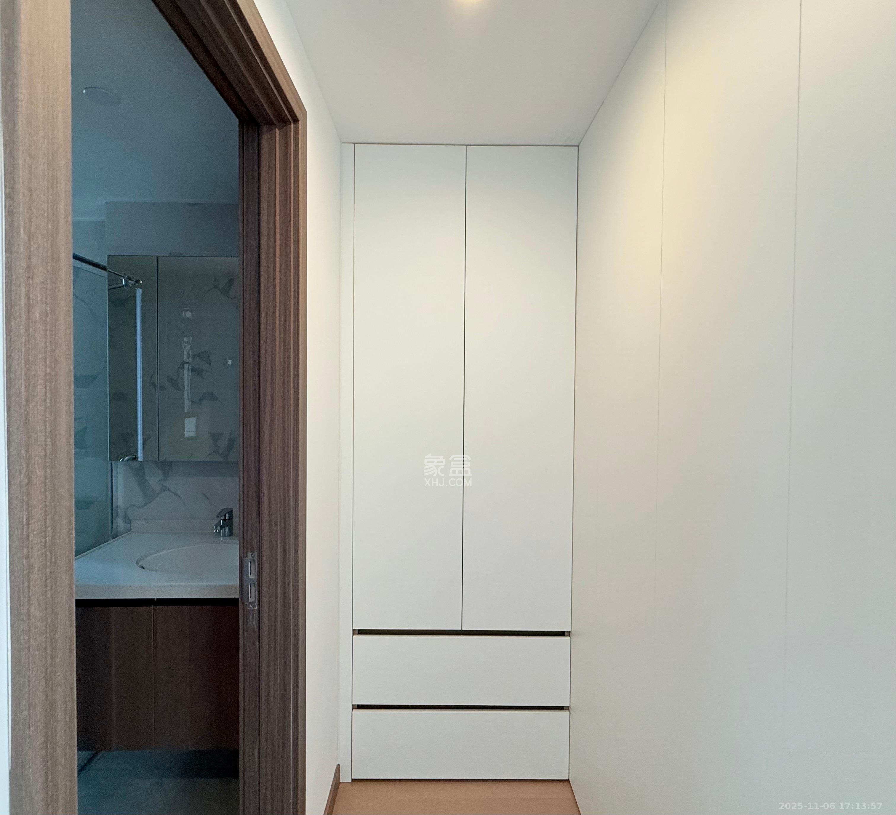 绿地V岛  4室2厅2卫    4500.0元/月室内图