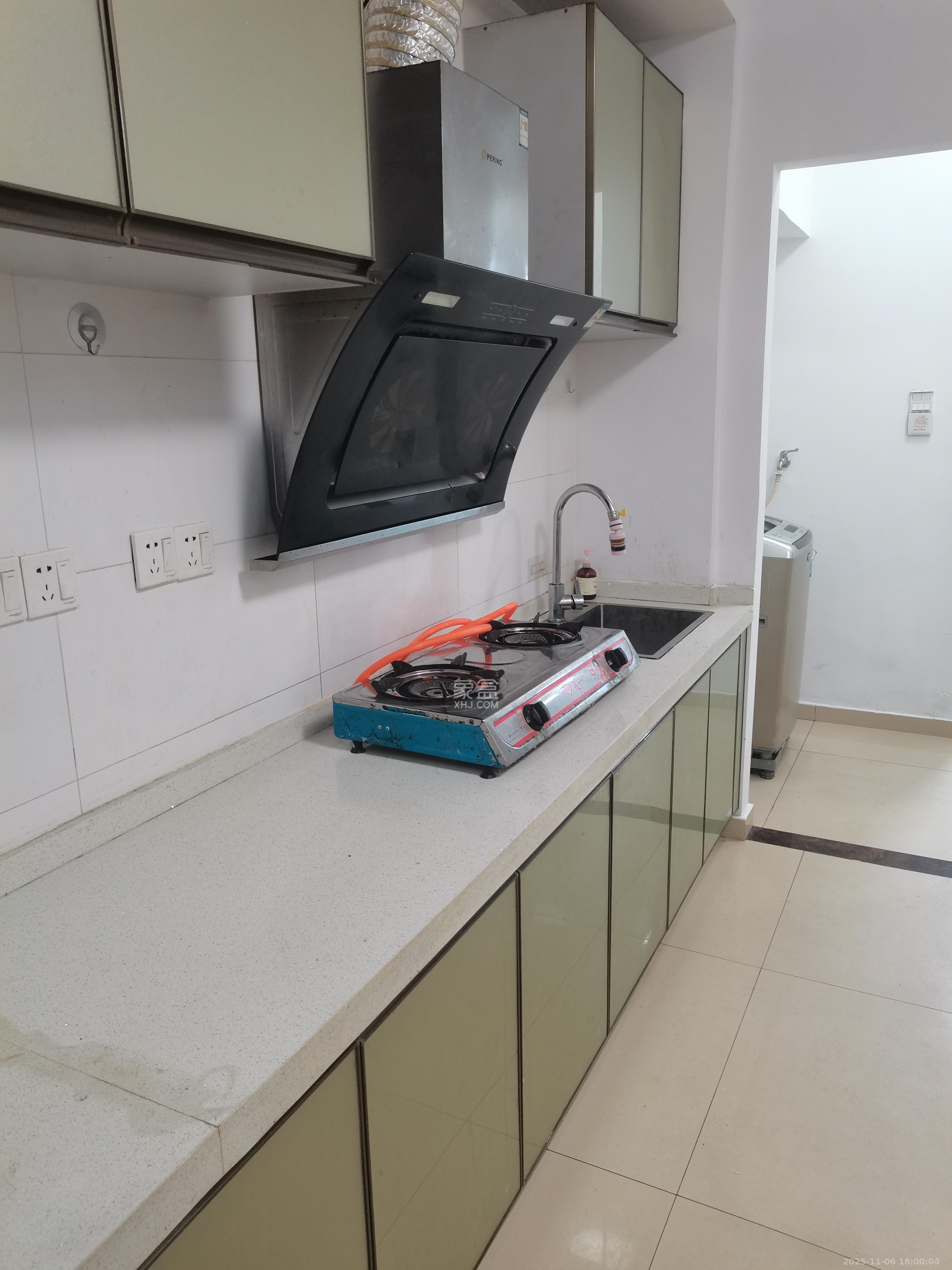 燕山街社区  2室1厅1卫    2200.0元/月室内图