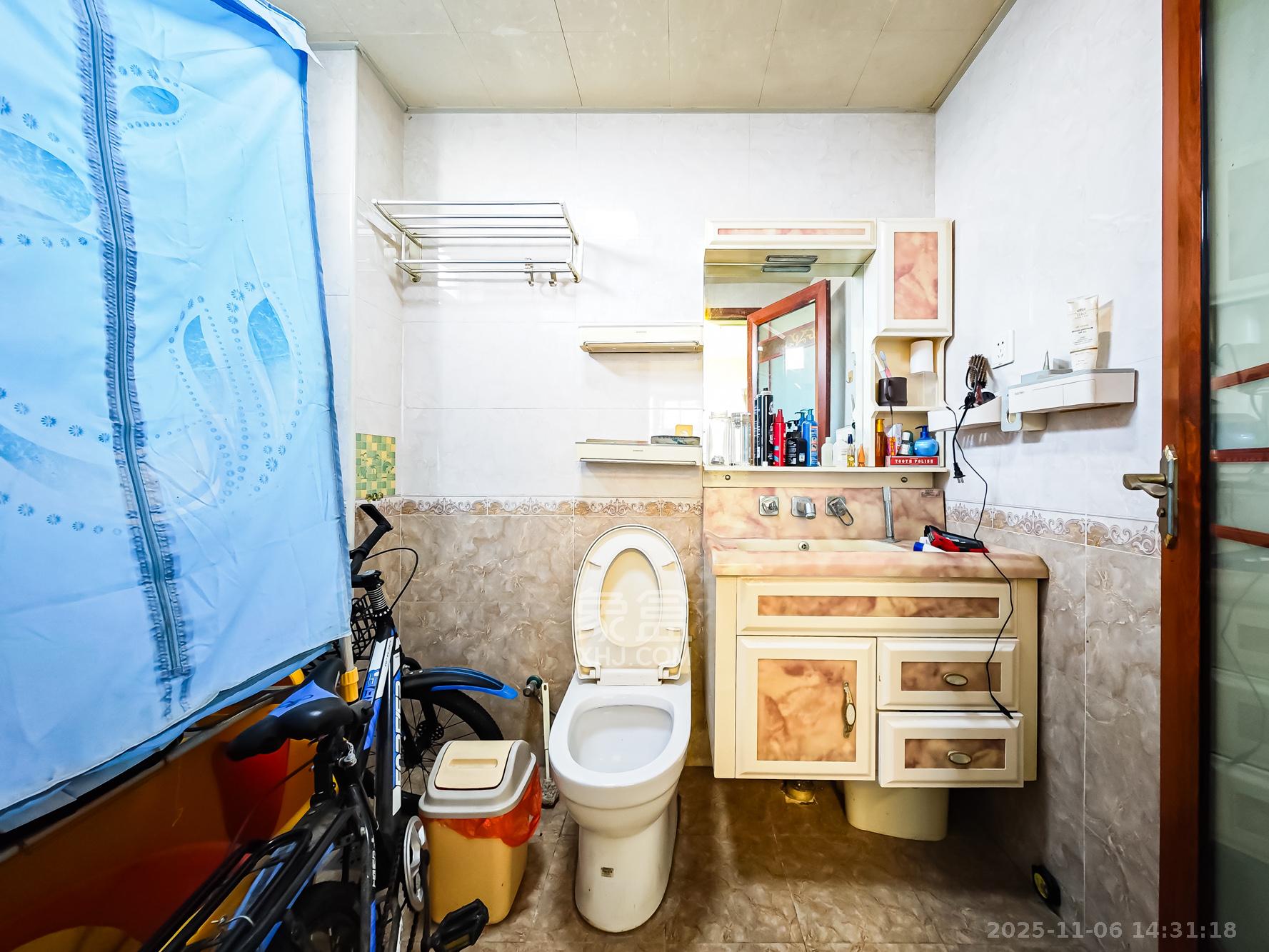 山语城一期  3室2厅2卫    80.0万卫生间