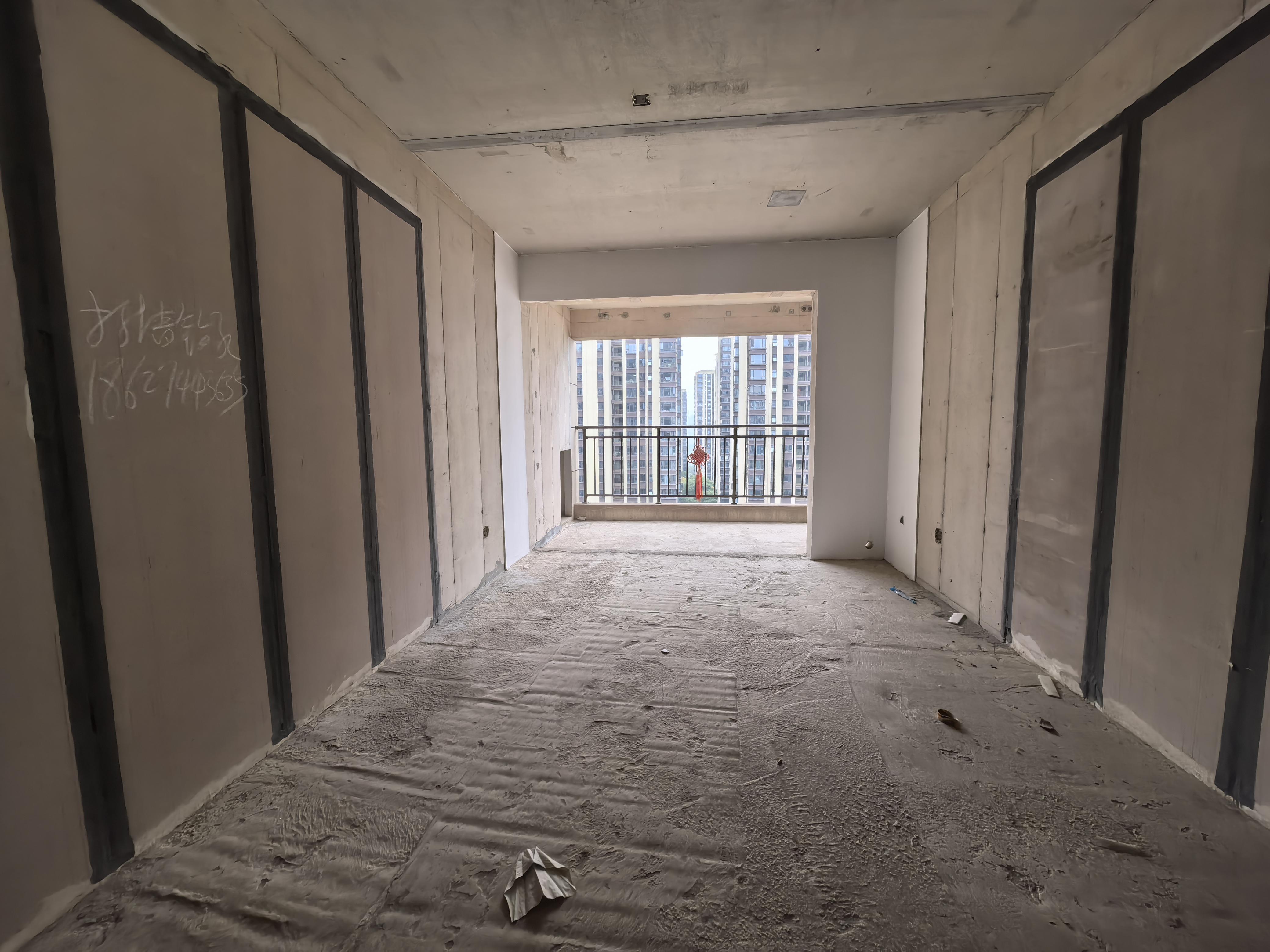 鸿基江山壹号  3室2厅2卫    72.0万客厅