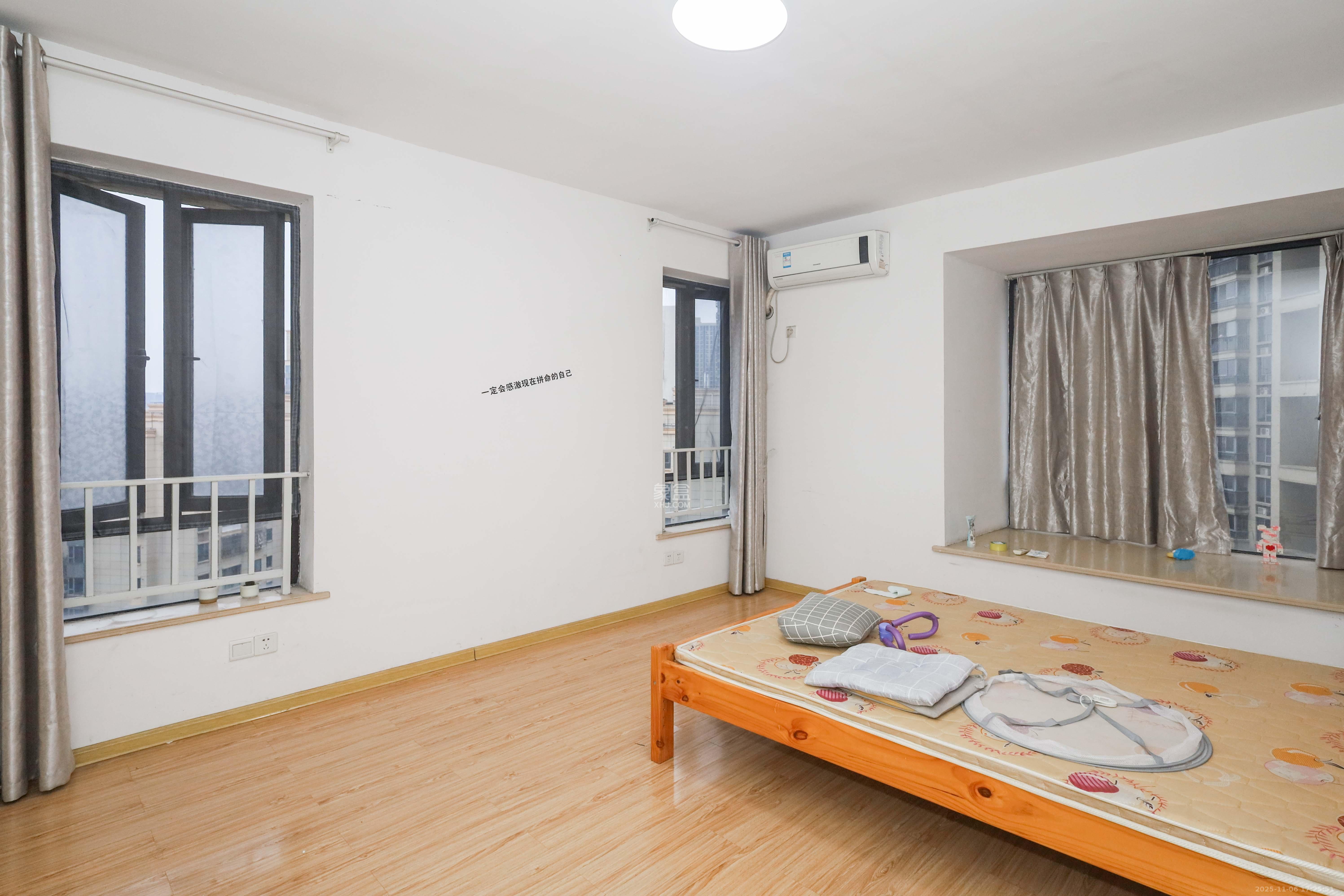 保利麓谷林语F区 4室2厅2卫 120.0万 保利麓谷林语F区 4室2厅2卫 120.0万卧室