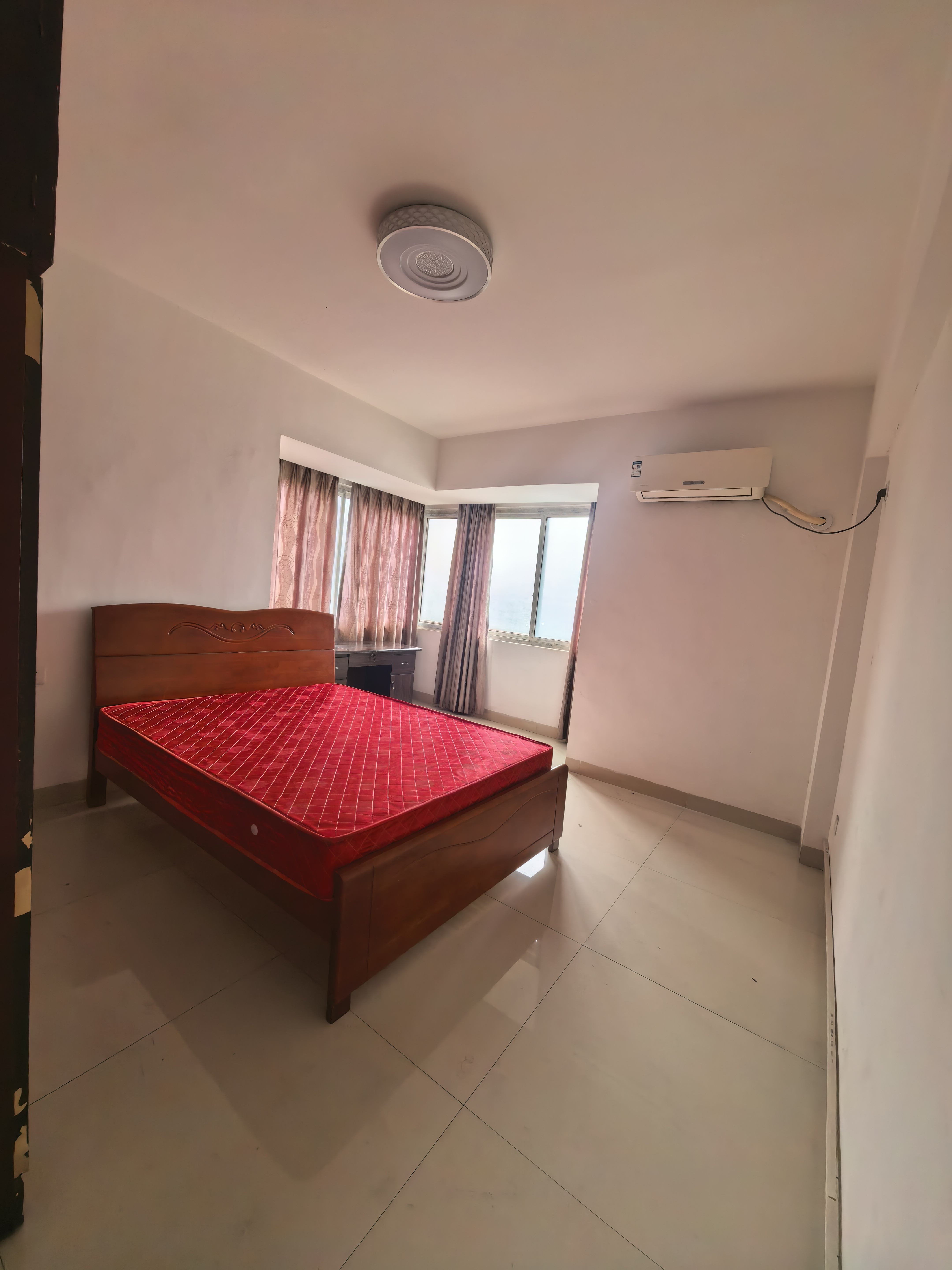 冠都现代城(冠都幸福彼岸) 4室2厅2卫 1800.0元/月 冠都现代城(冠都幸福彼岸) 4室2厅2卫 1800.0元/月室内图